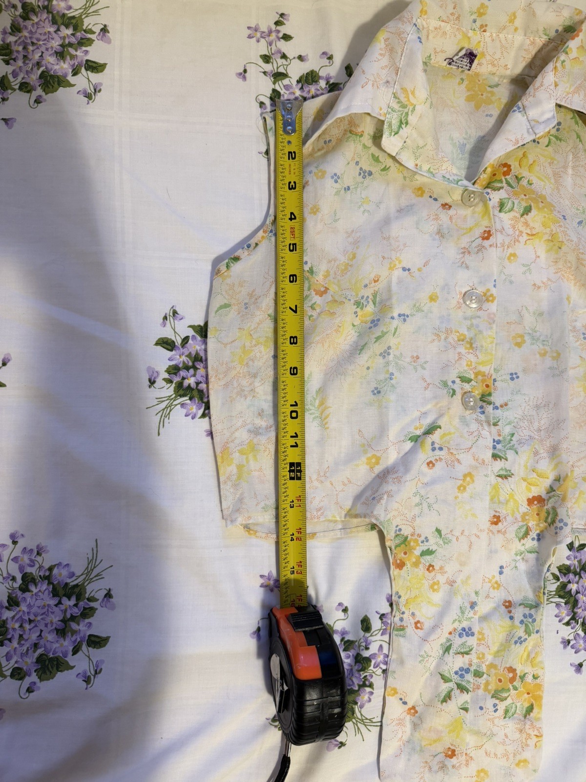 Vintage 1970s novelty floral print crop top ladies white yellow blouse tie waist