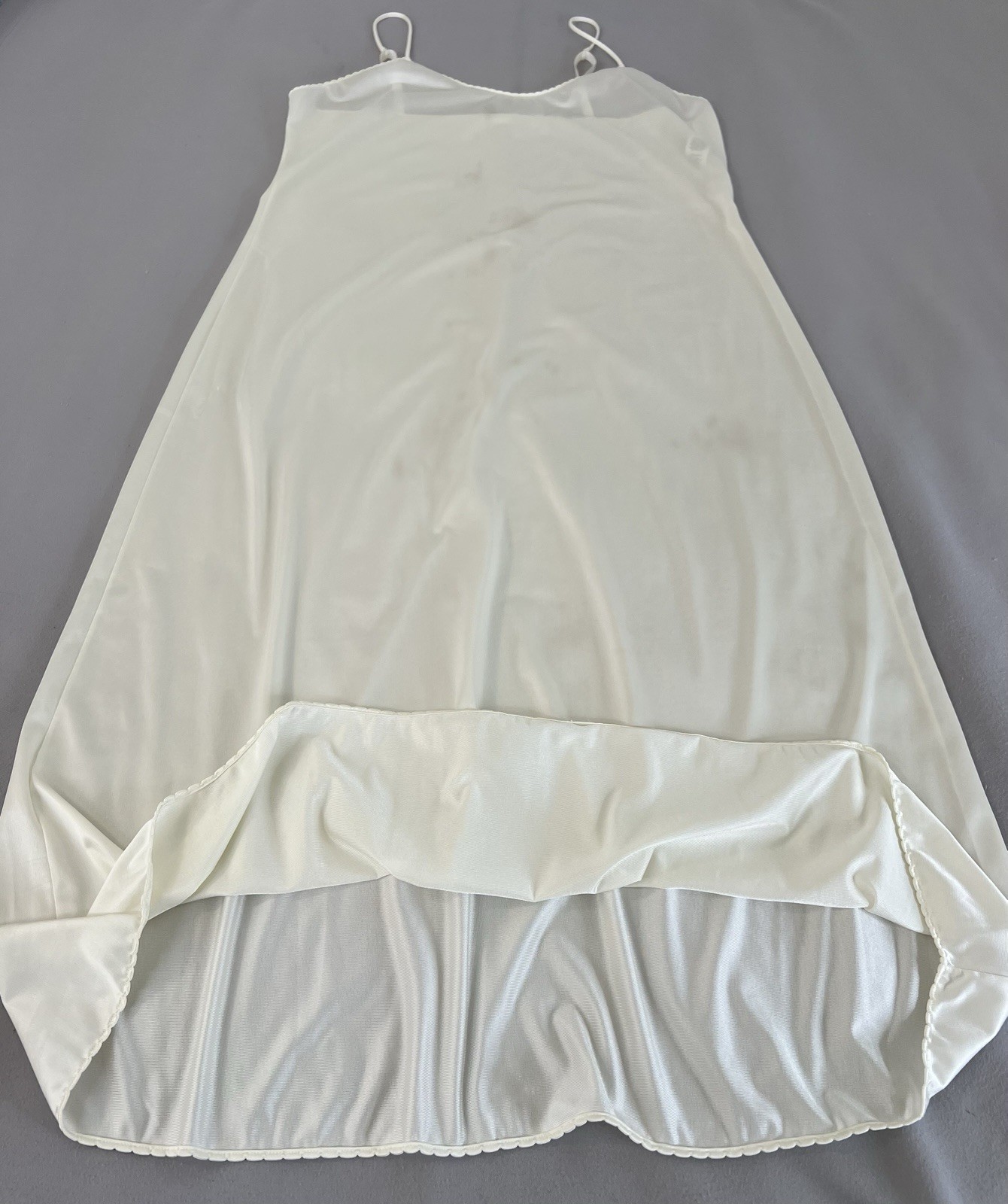 Vanity Fair Ladies Ivory Night Gown Size 38 Spaghetti Straps Nylon 32” / 44