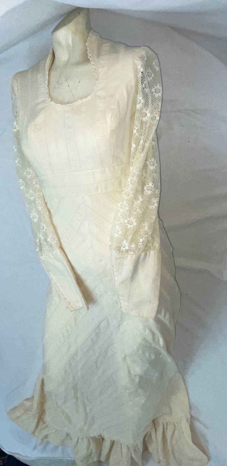 VTG WOMENS 60S RENAISSANCE PRINCESS WHITE LACE LONG SLEEVE WEDDING STYLE DRESS