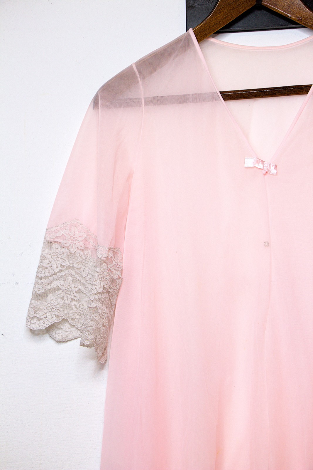 Vintage 60s Gilead Pink Sheer Short Robe with Light Gray Lace 1/2 Sleeve S