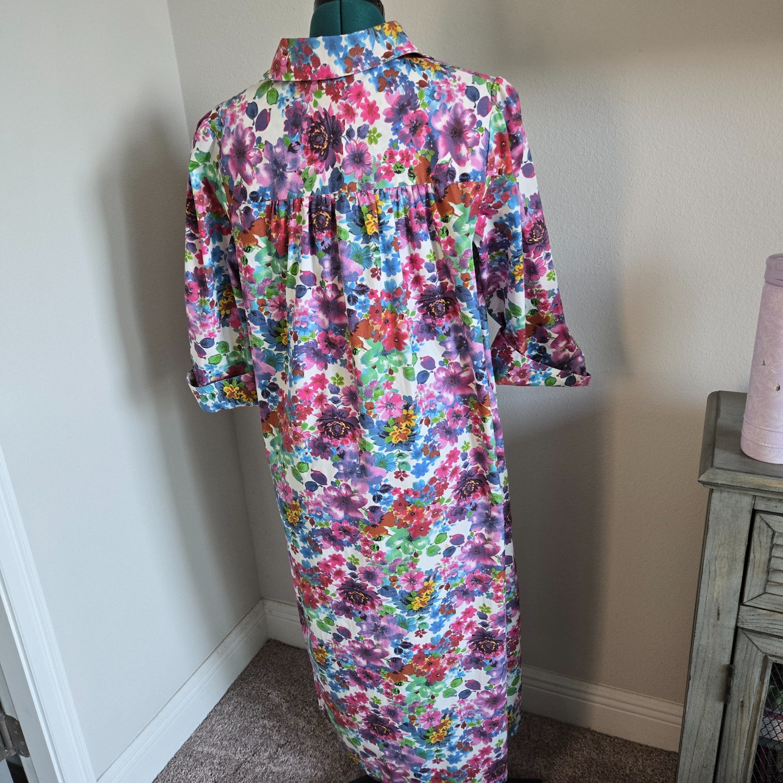 Models Coat VTG Housecoat Sz Large Floral Metal Snaps Pleated Shoulder Detail