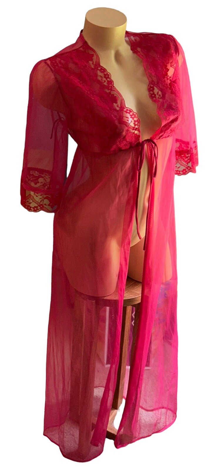 Taryn Alexander 1960’s Vintage Pink Chiffon Lace Peignoir Nylon Nightgown Robe S