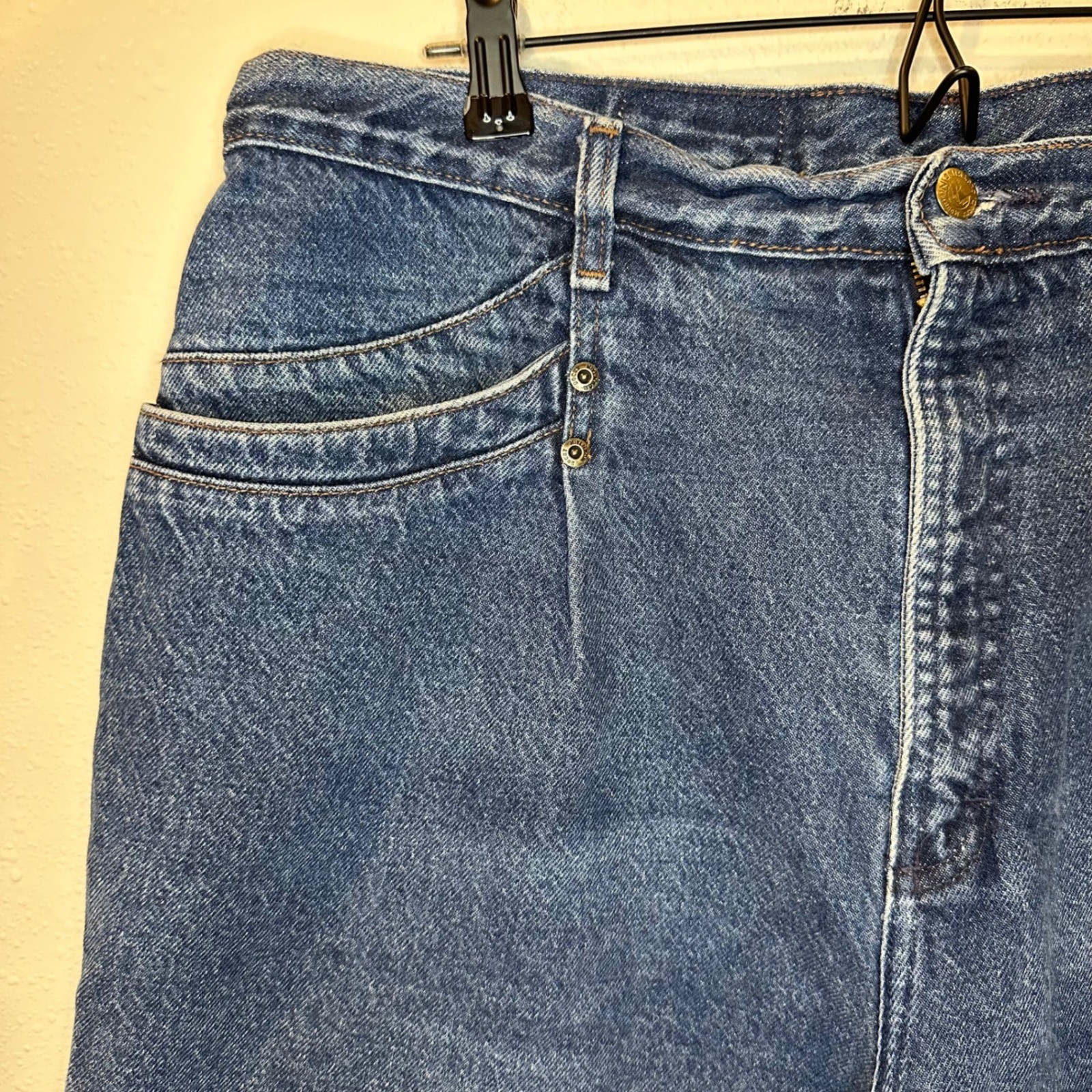 Vintage Rocky Mountain Western Jeans Womens 19/20 Blue High Waist Tapered V-Back