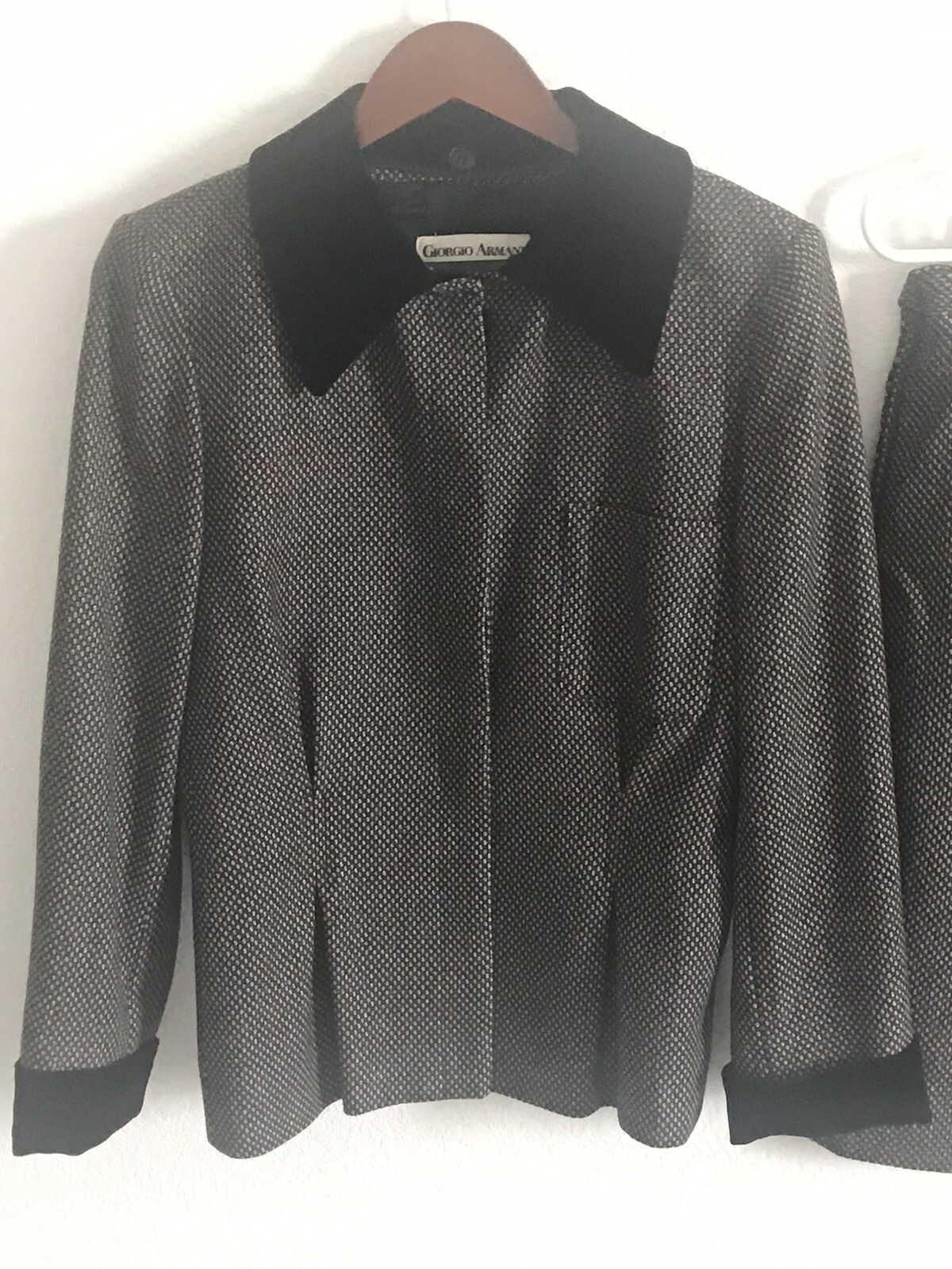 Giorgio ARMANI Womens Vintage 2 Pc Suit Detachable Velvet Collar & Cuffs Perfect