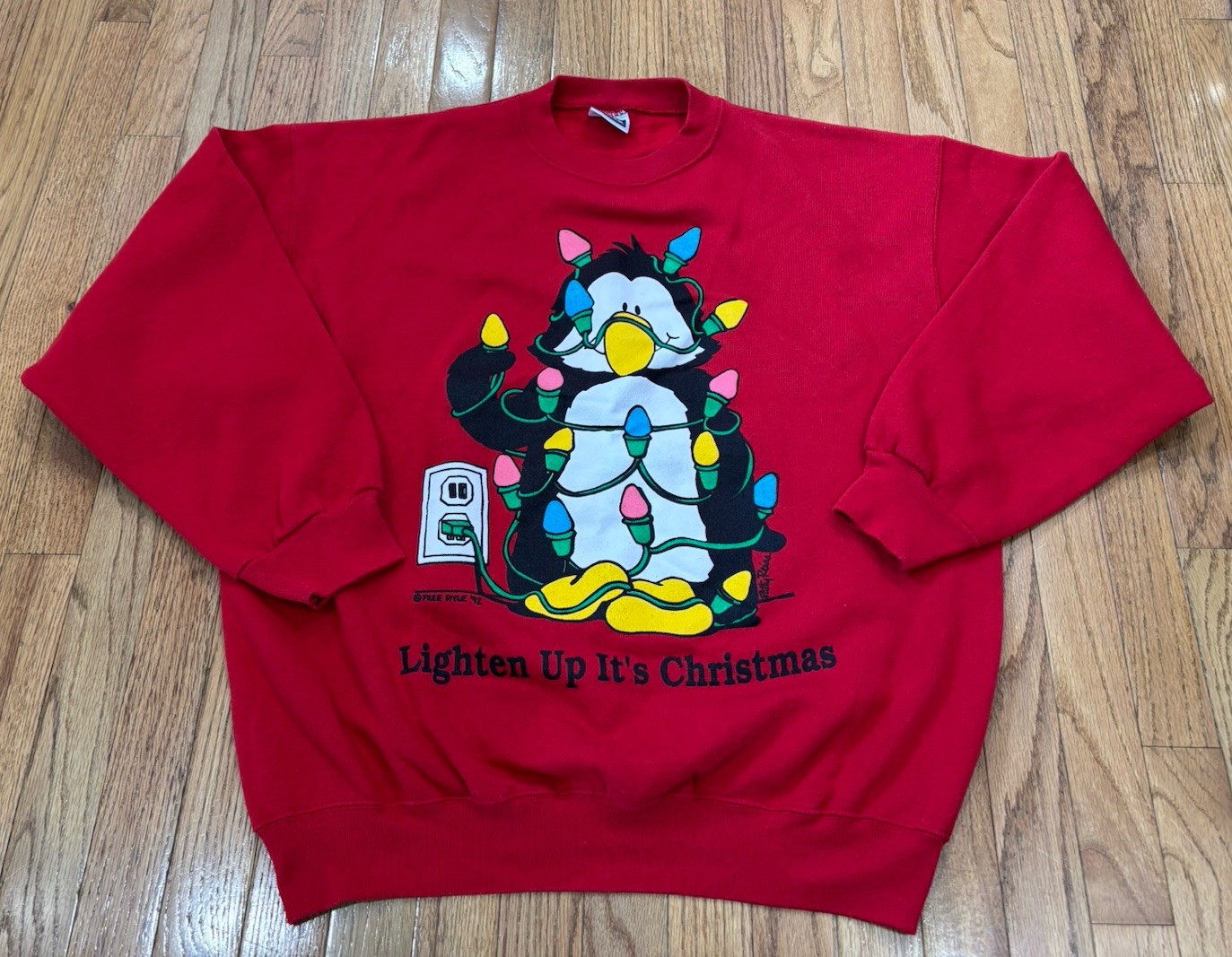 VTG Penguin Bulbs Ornaments Lighten Up It’s Christmas Red Sweatshirt 1992 Tultex