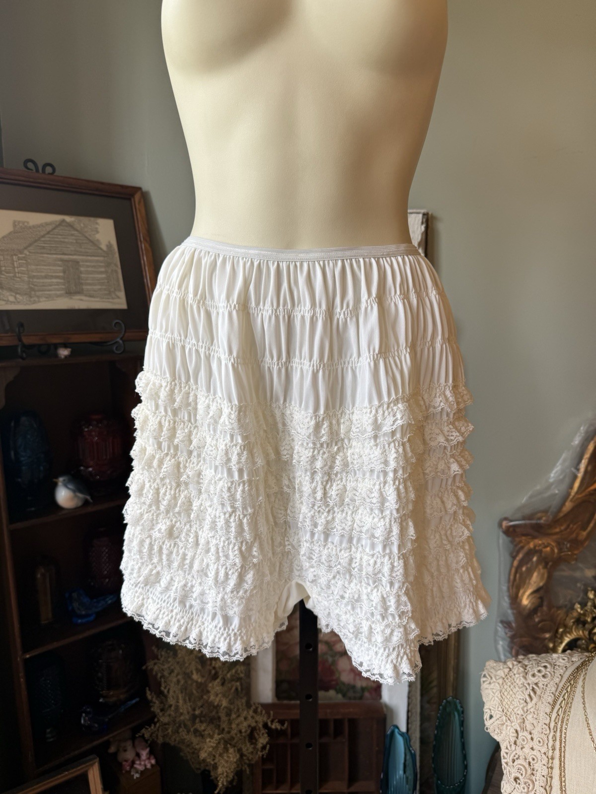 UNBRANDED VINTAGE TIERED LACE & RUFFLE BLOOMERS S/M PETTIPANTS LINGERIE