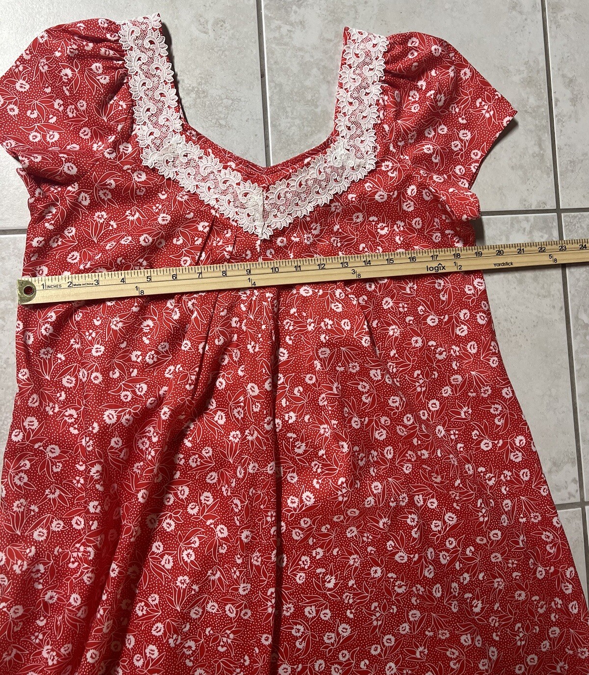 Vintage McInerny Dress Hawaii Size 10 Red Flowers Lace Trim Short Sleeve