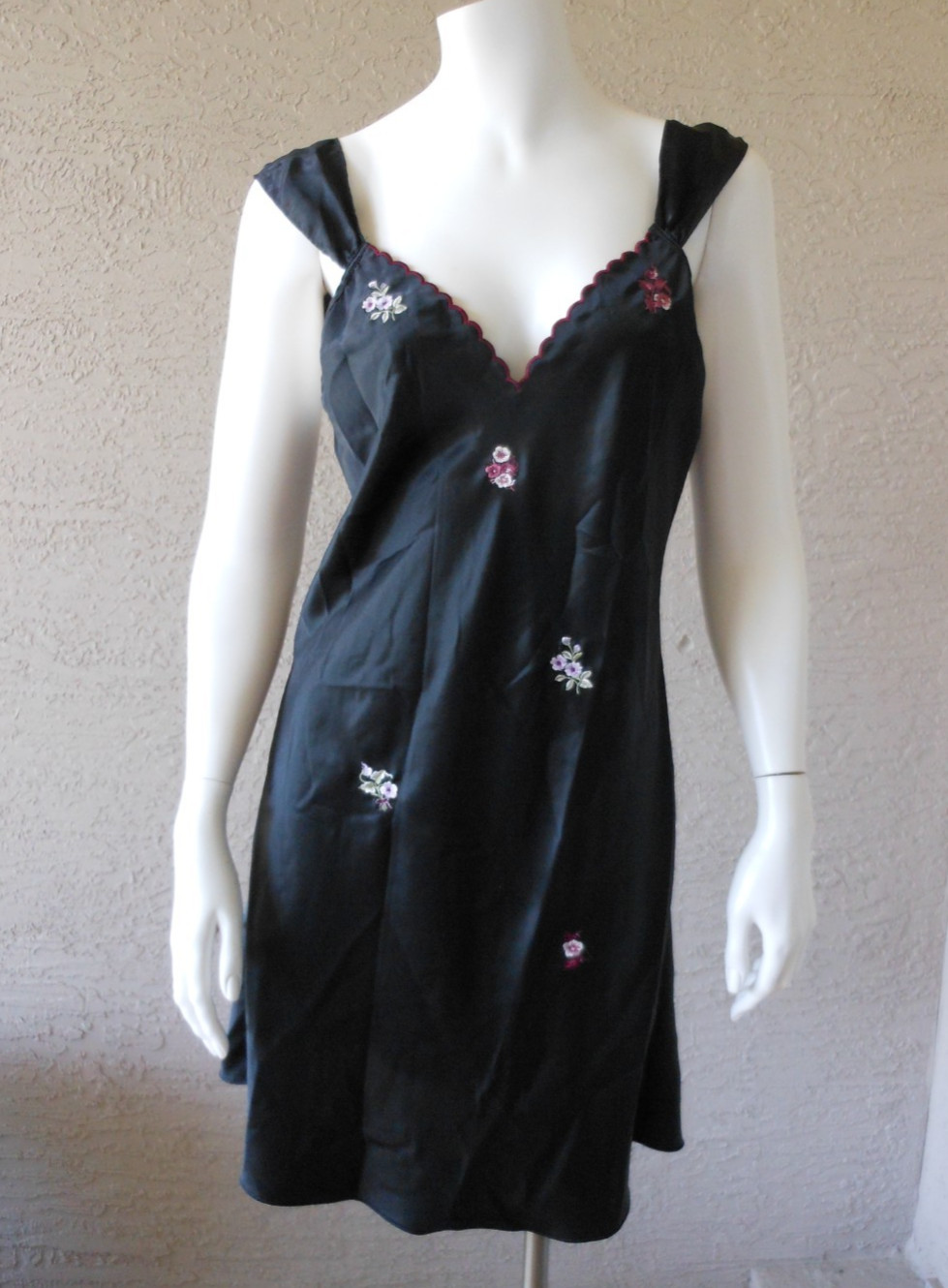 Vintage Bali Studio Chemise Size M Black Satin Embroidered Nightie Intimates