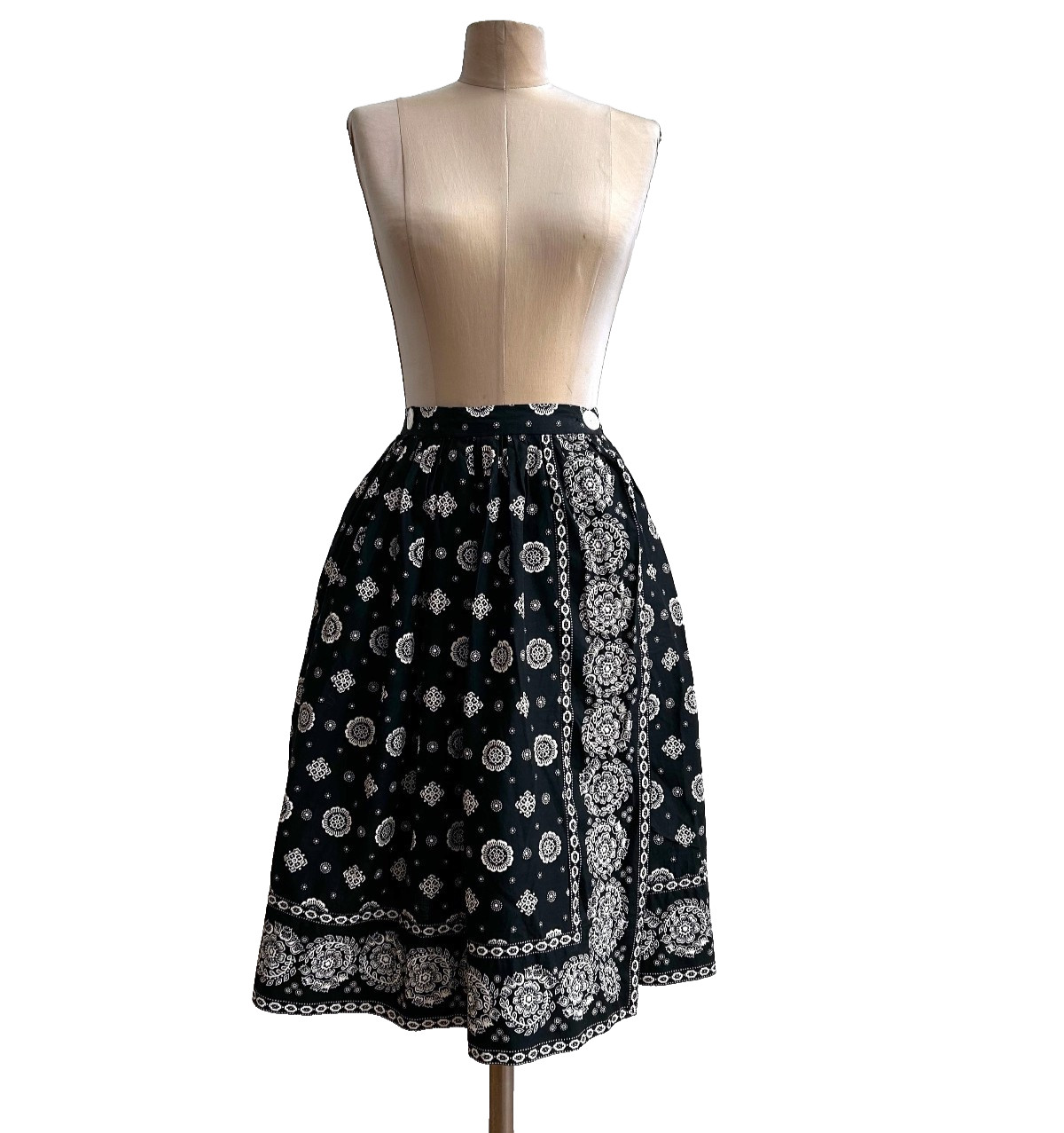 1950s French Print Cotton Summer Skirt 26″ Waist Souleiado Chic Maisel Era