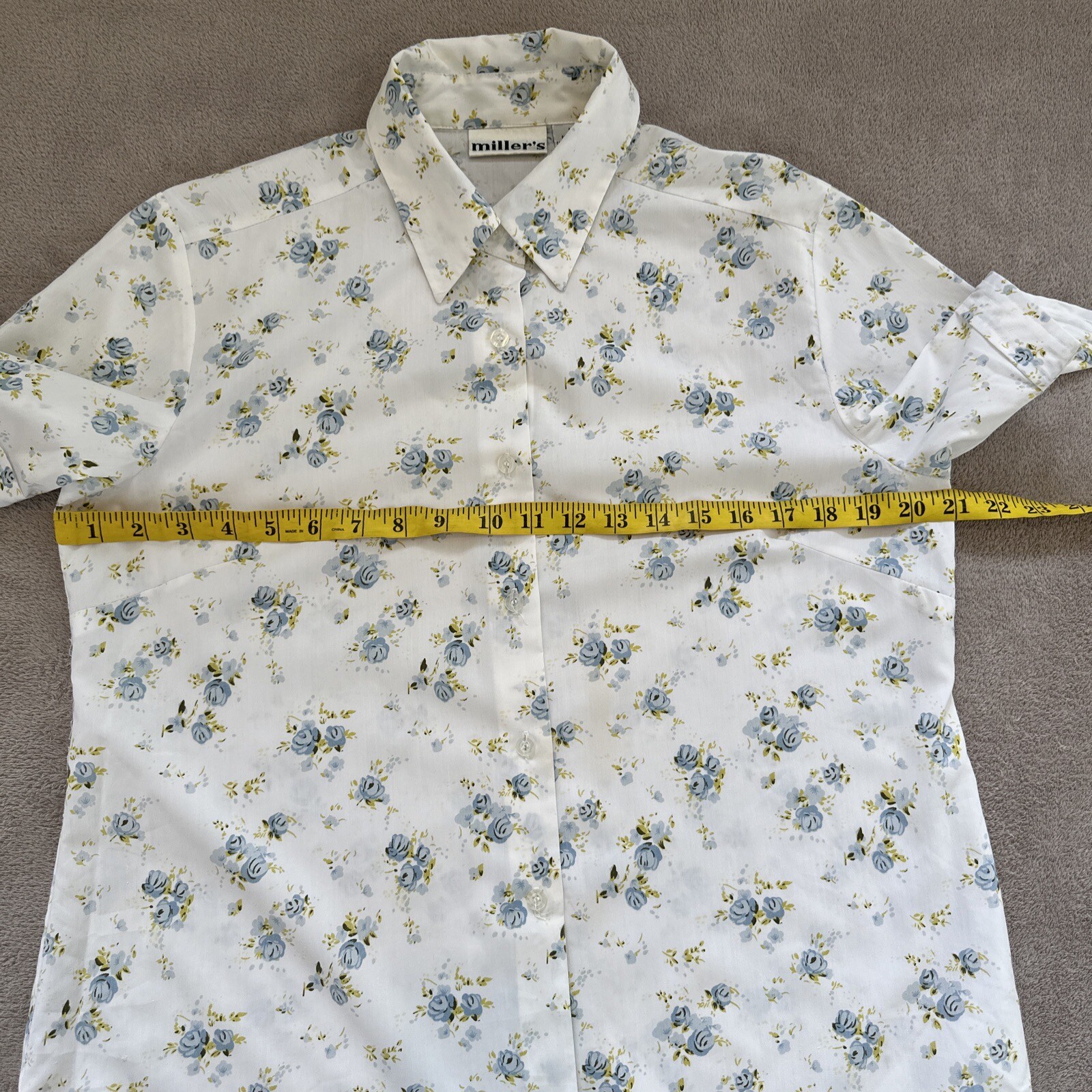 Vintage Miller’s Top Blouse Size 12 White Blue Roses Button Up Short Sleeve