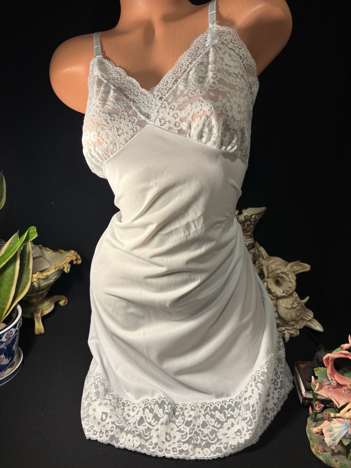 Vtg SILKY NYLON Lace Dress slip Nightgown Chantilly Lace Frilly SLIP Lingerie