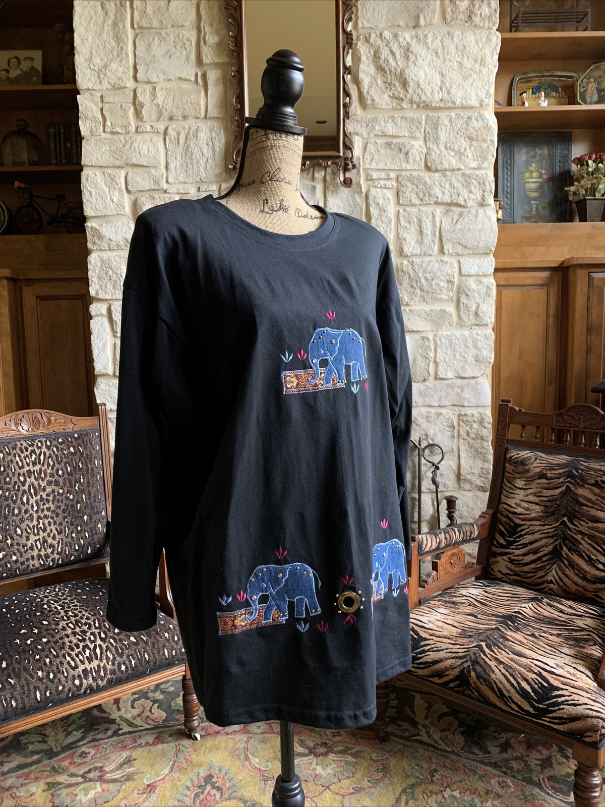 Vintage 90’s Blue Elephants Black Tee Blue Denim Embroidered One Size L/XL 48”