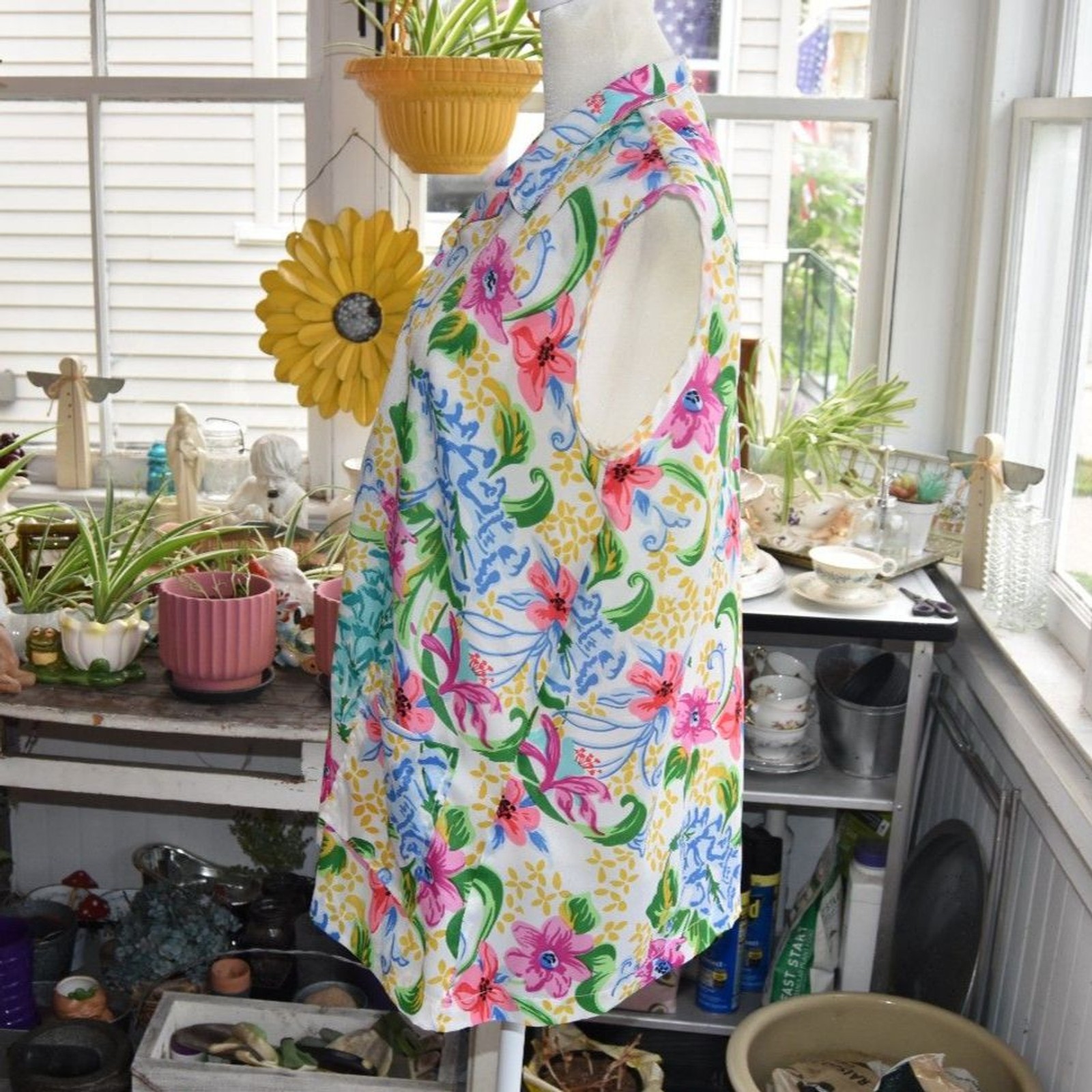Vintage 70s Floral Sleeveless Blouse XL Button Patch Pockets Cottagecore