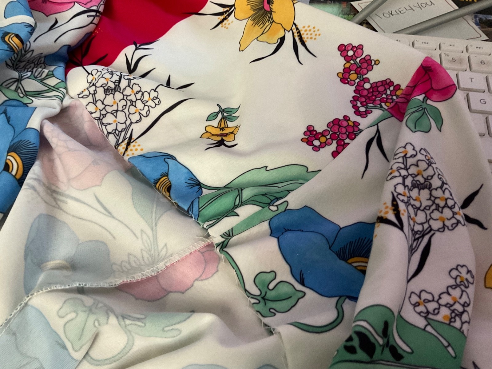 BP-EVELYN PEARSON VINTAGE SATIN FLORAL ZIP UP ROBE`-Medium