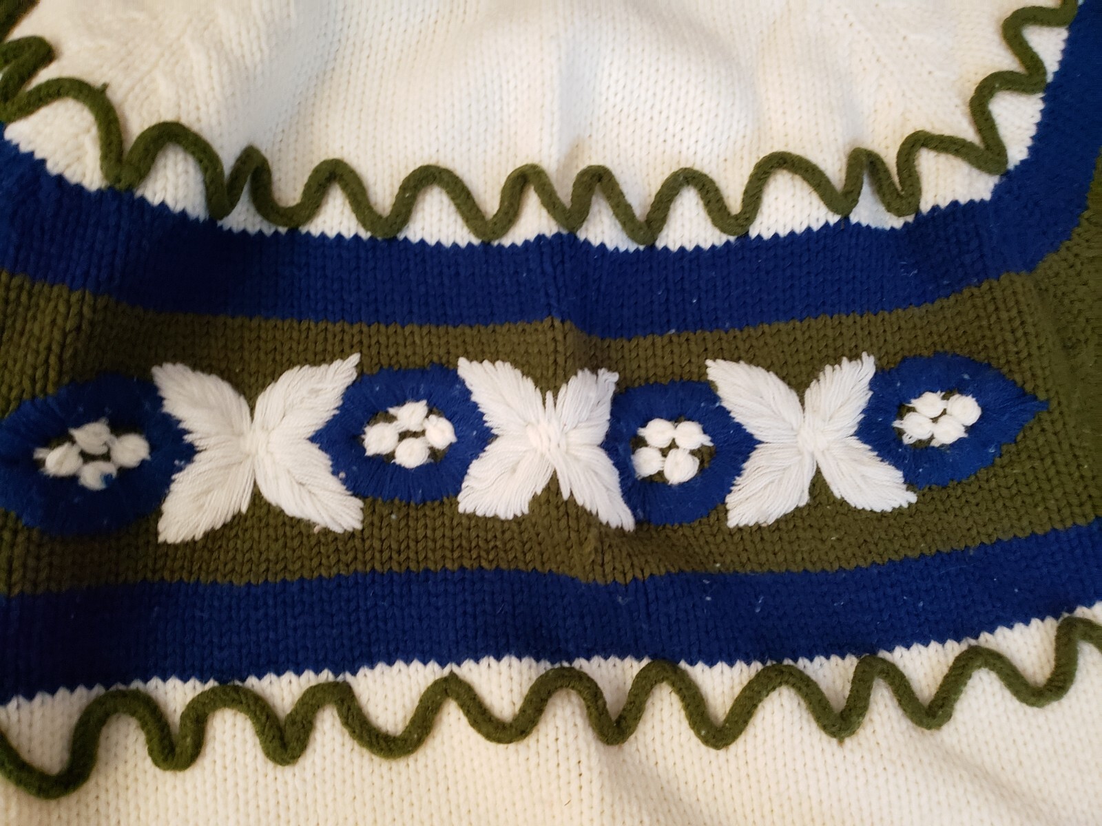 VTG EUC 1970s 80’s Women’s Korean Ski Sweater Embroidered White Green Kimlon M S