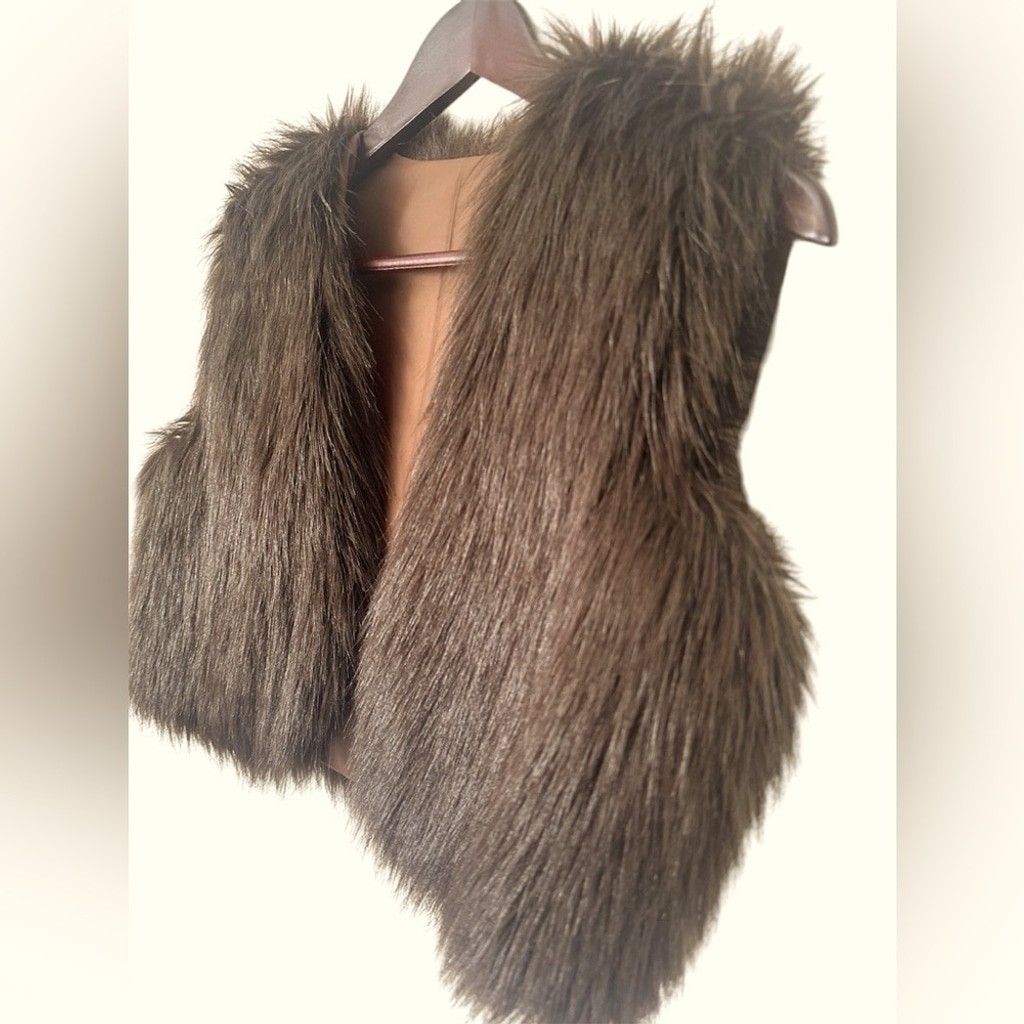 Vintage women’s faux fur vest size XS brown colour from Argentina, elegant look