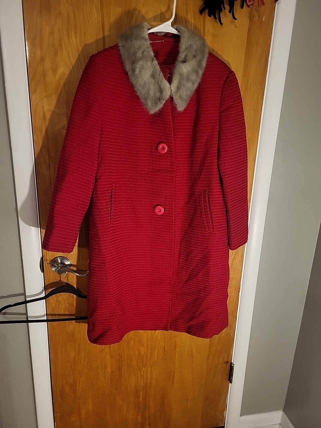 Ladies Size M/L Vtg 60s Betty Rose Coat Textured RED W/ Real Fur Collar Buttons