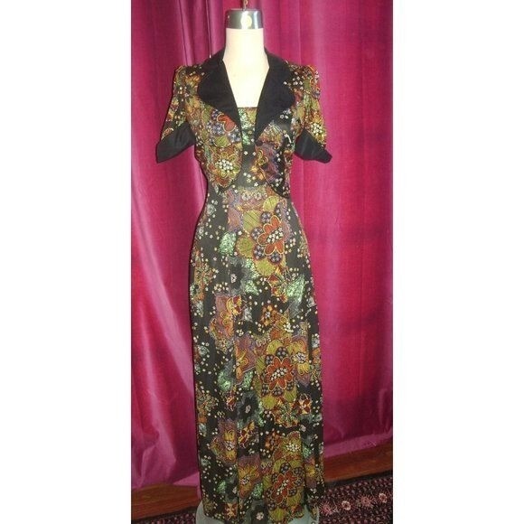 1970′ Vintage Full Length with Jacket Beautiful Black floral Print Dress 2 pc