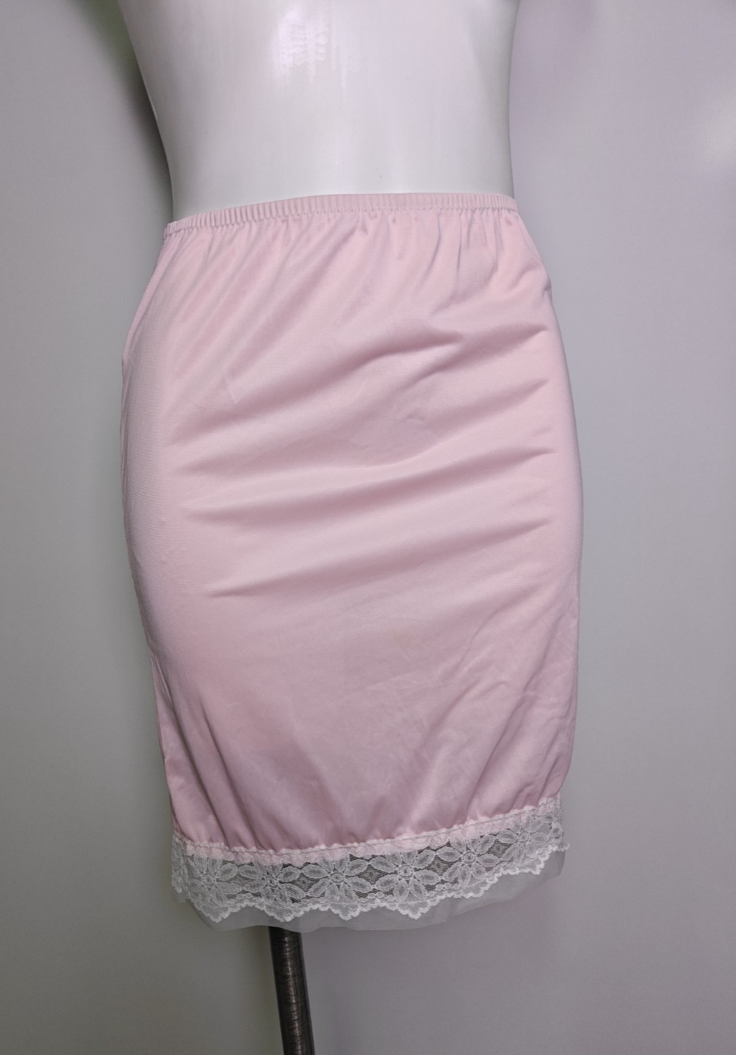 Vintage Berkliff Pink Half Slip Medium 100% Nylon Chiffon Lace Trim *Read