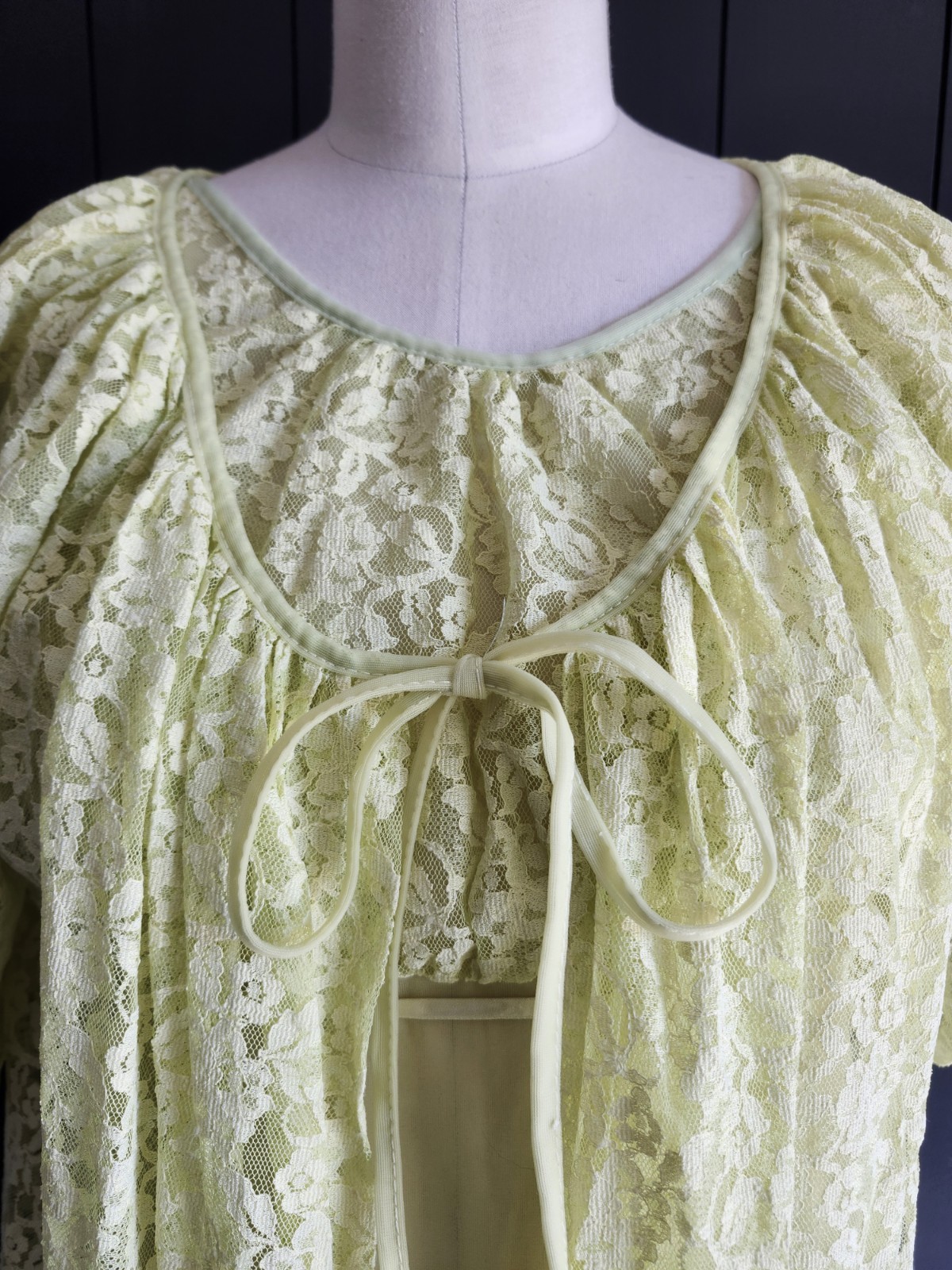 VTG 60s Chartreuse Yellow Nylon & Lace PEIGNOIR SET Nightie Robe UNION LABEL SML