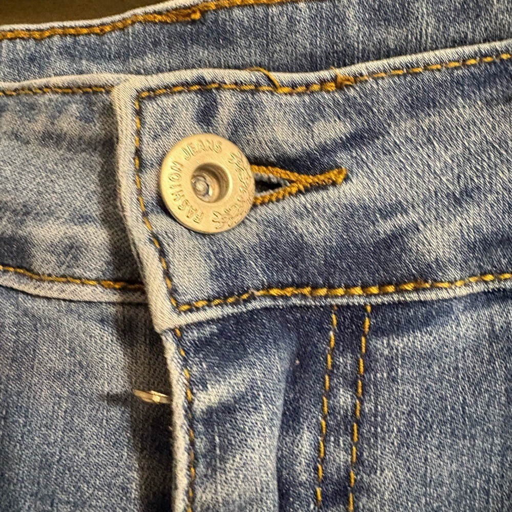 Y2K Style Women’s SZ 30 Embroidered Flared Blue Jeans Floral Flower multi color