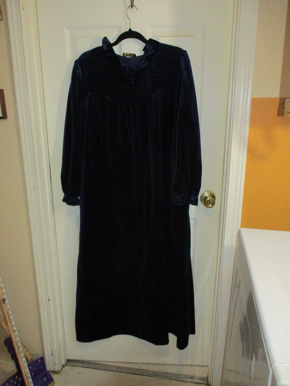 Vintage Aria Deep Blue Velvet Velour Zip Long House Coat / Robe Quilt Bodice M-L