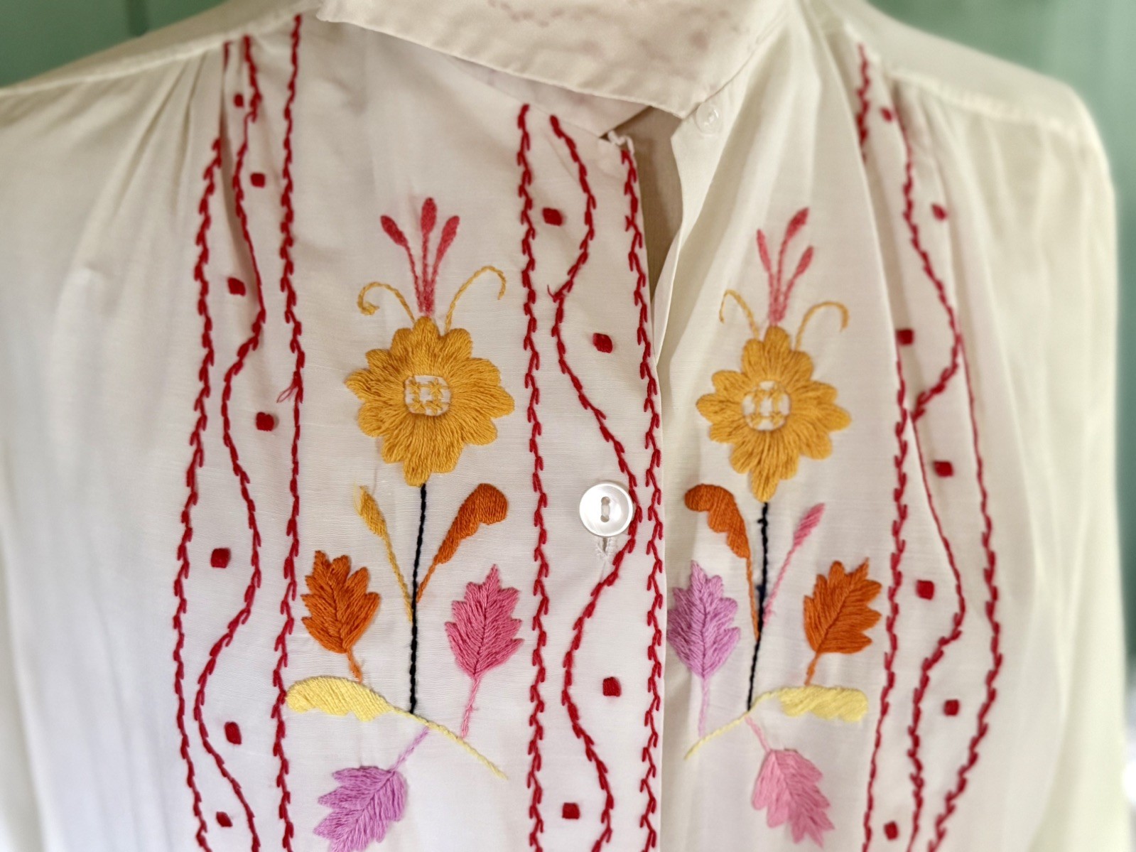 MINT 50s Cristina’s Boutique Mexican Tourist Shirt Hand Chain-Stitch Embroidery