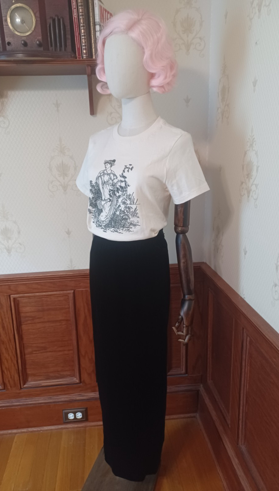 Vintage 1970s/1980s Intuitions Union-Made Black Velvet Gothic Maxi-skirt