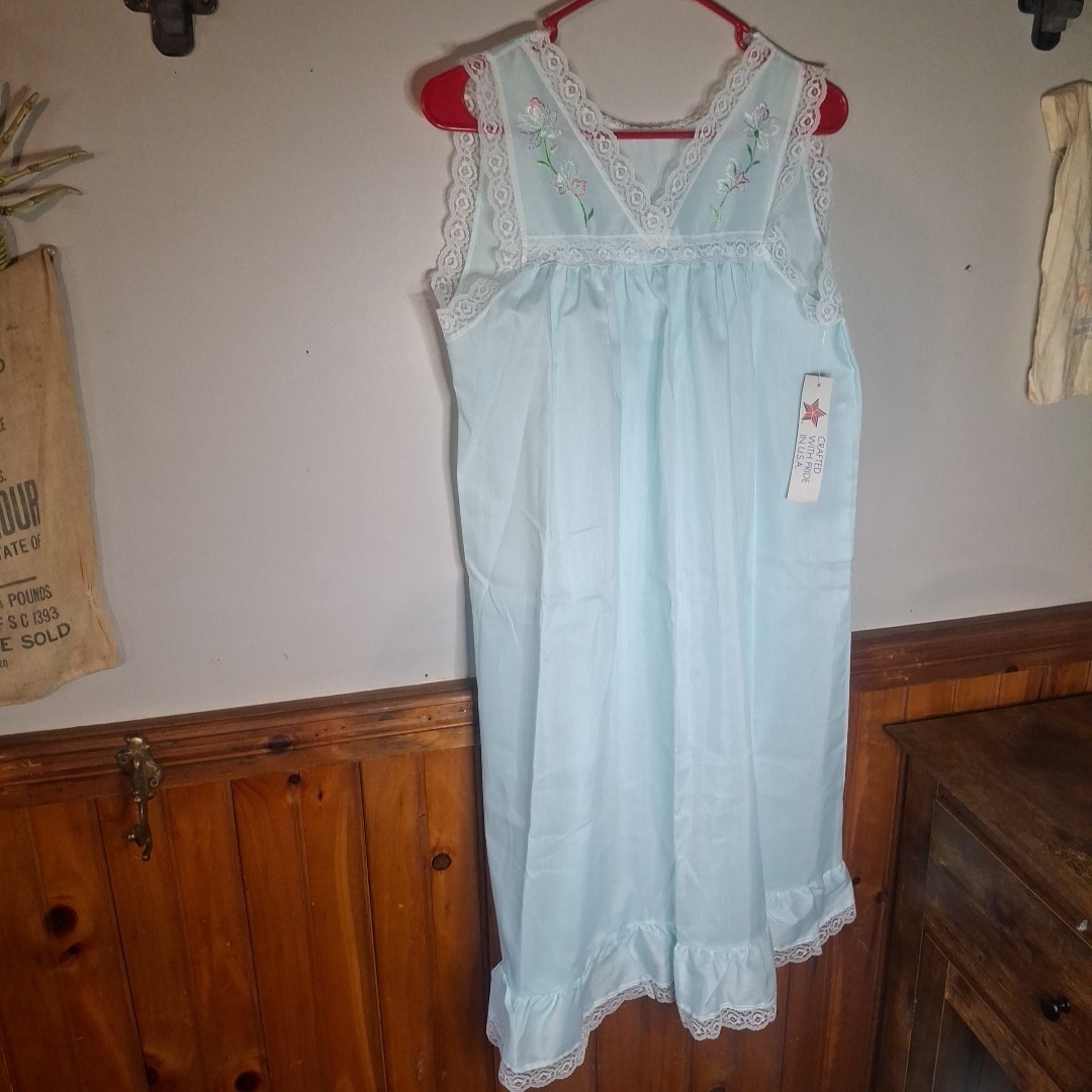 Vintage 1970s Glencraft Union Made – USA – Lace Cottage Core Nightgown NWT