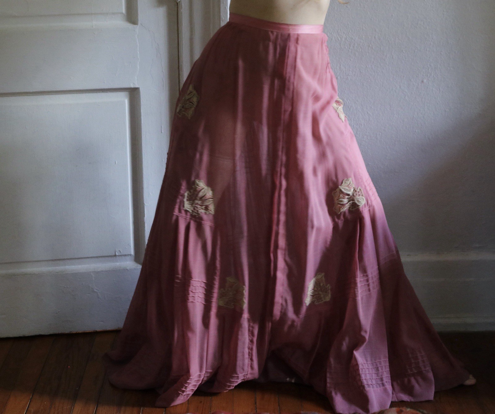 Antique Late Victorian/Early Edwardian Dusty Rose Pink Trained Skirt w/ Crochet