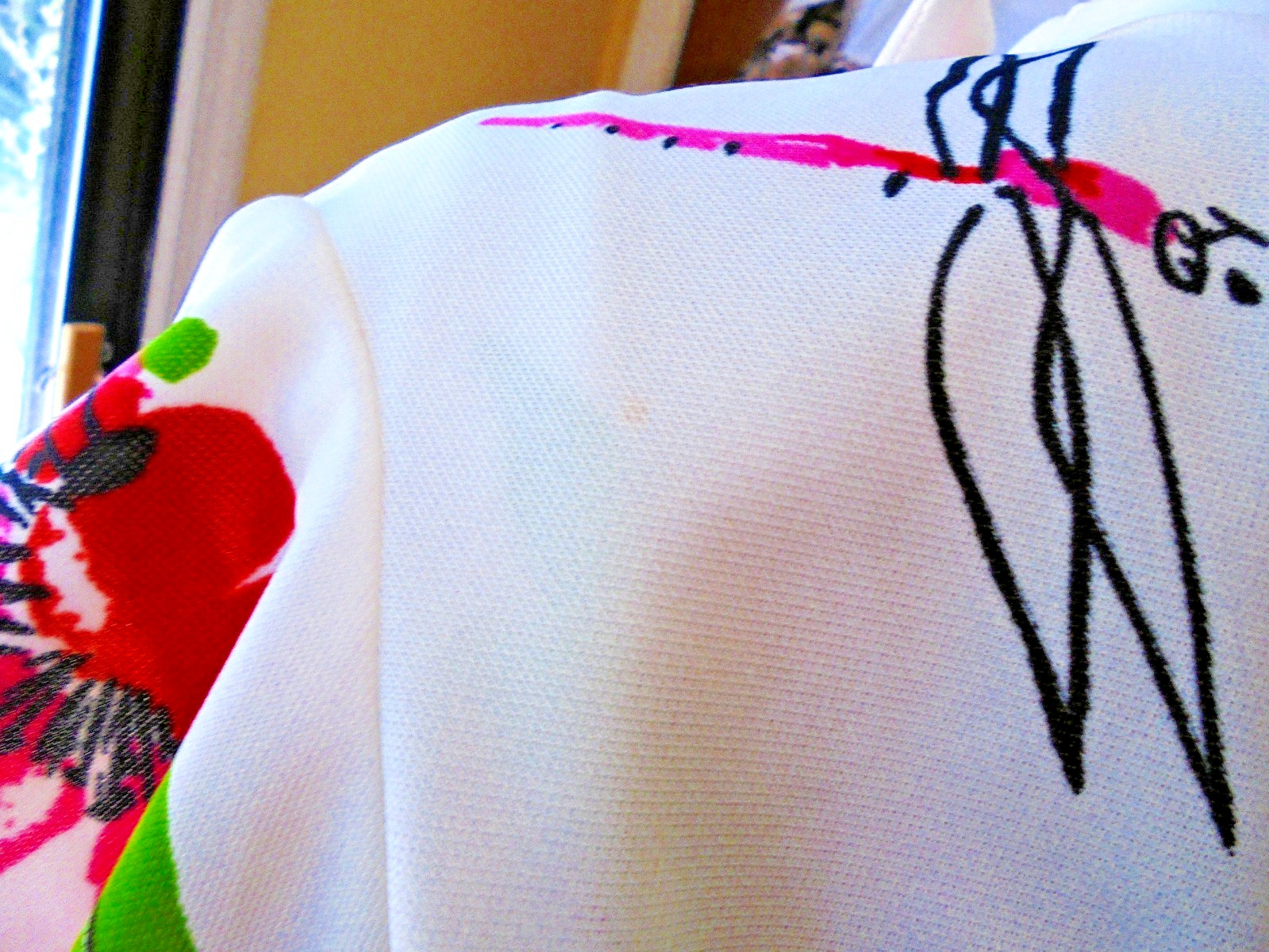 1970s VERA Neumann Cherry Blossom & Dragonfly Print Top Pink White Green Red 16