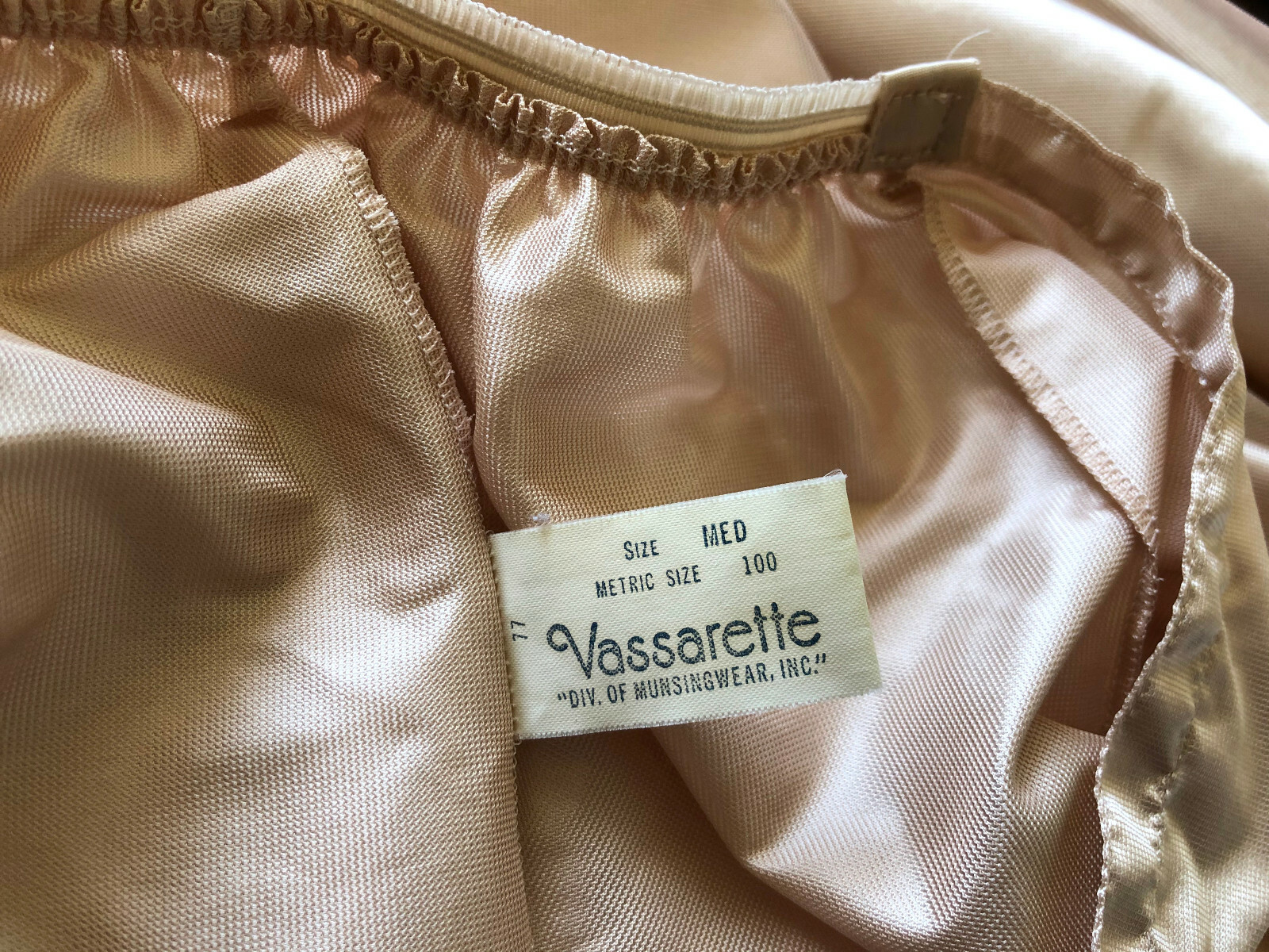 Vintage Vassarette Long Slip Woven 100% Antron Nylon Polyamid Rosy Beige Medium