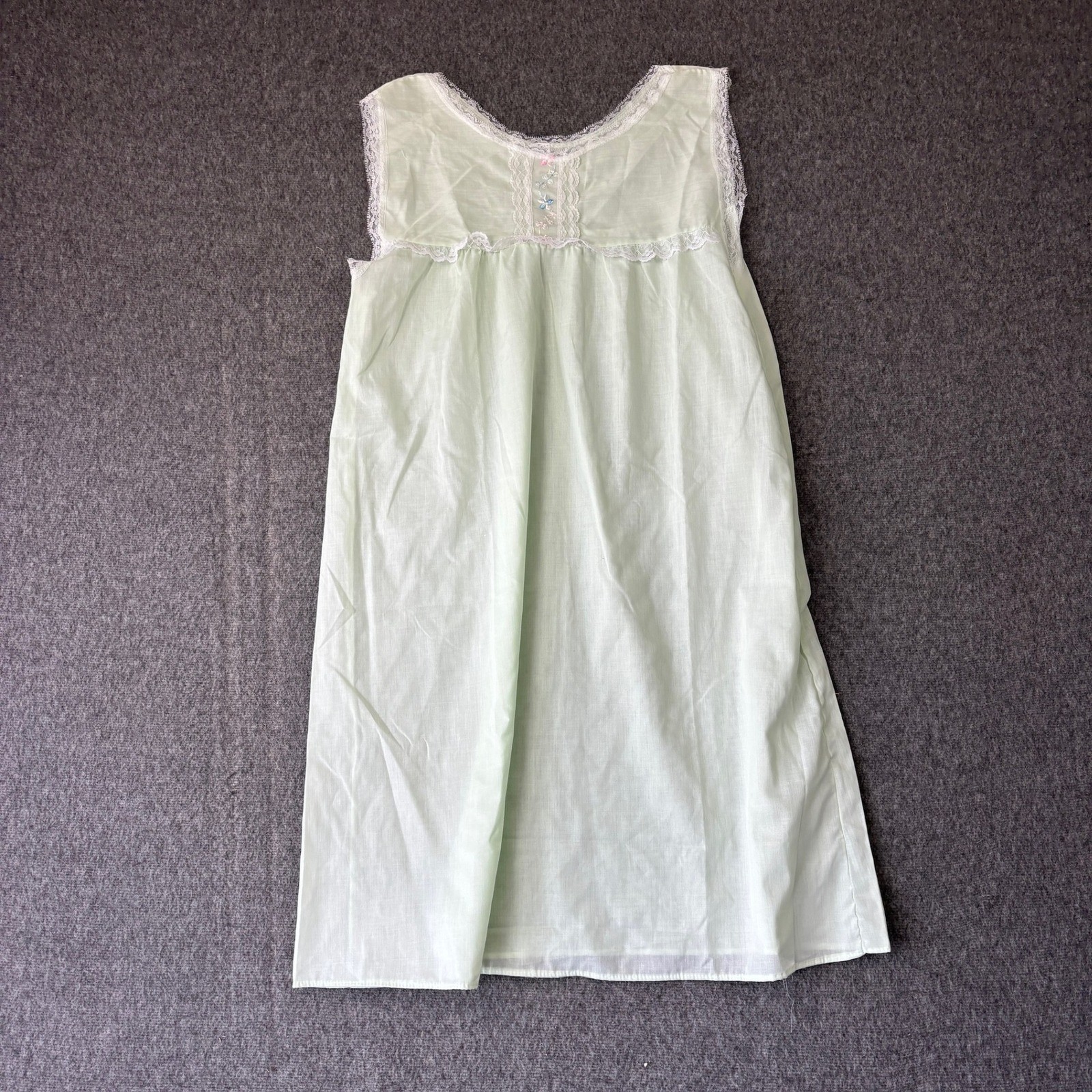 Vintage Mint Green Lace Trim Floral Embroidered Nightgown Large USA Made