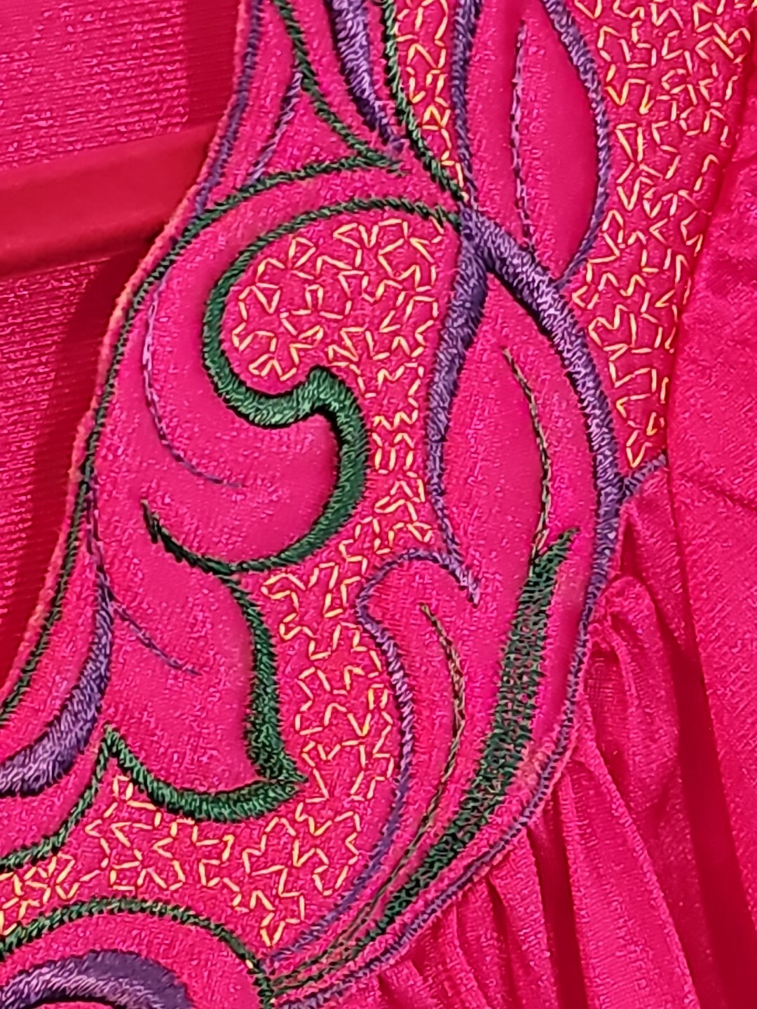 Vintge Vanity Fair Large Fuscia Nylon Embroidered Robe House Coat Loungewear