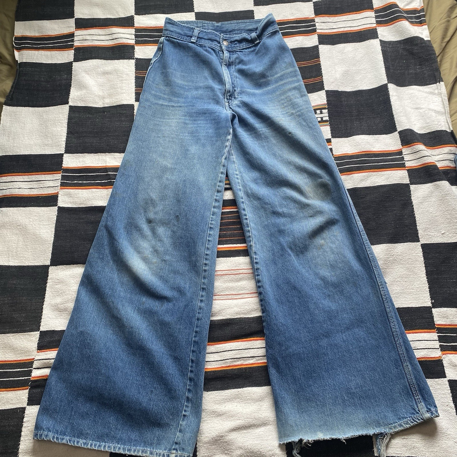 Vintage 70’s Levi’s Bell Bottom Denim Jeans. Boho. Hippie. Festival. Size 25/32.