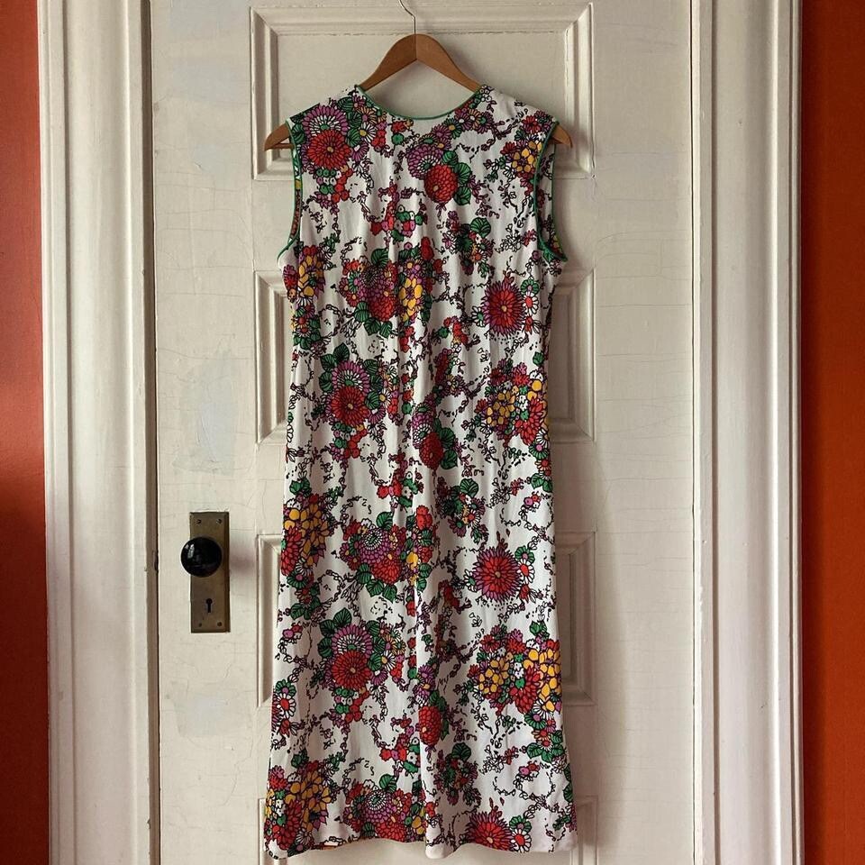 Betty Hartford M Vintage 70s Floral white Green Polyester Dress Mod Midi Length