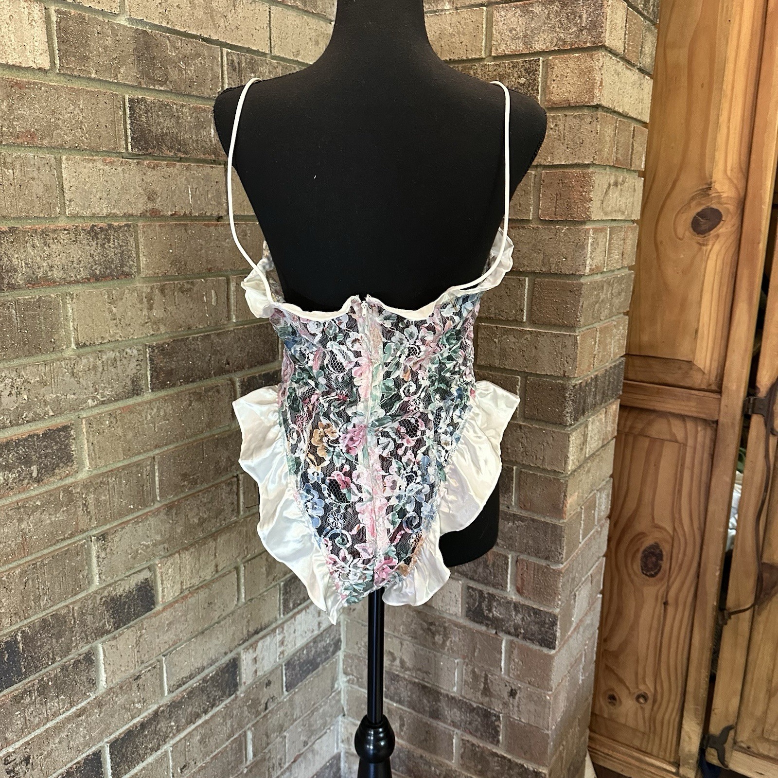 80s VTG Victoria’s Secret Gold Label Floral Lace Teddy Bodysuit Ruffle Size L