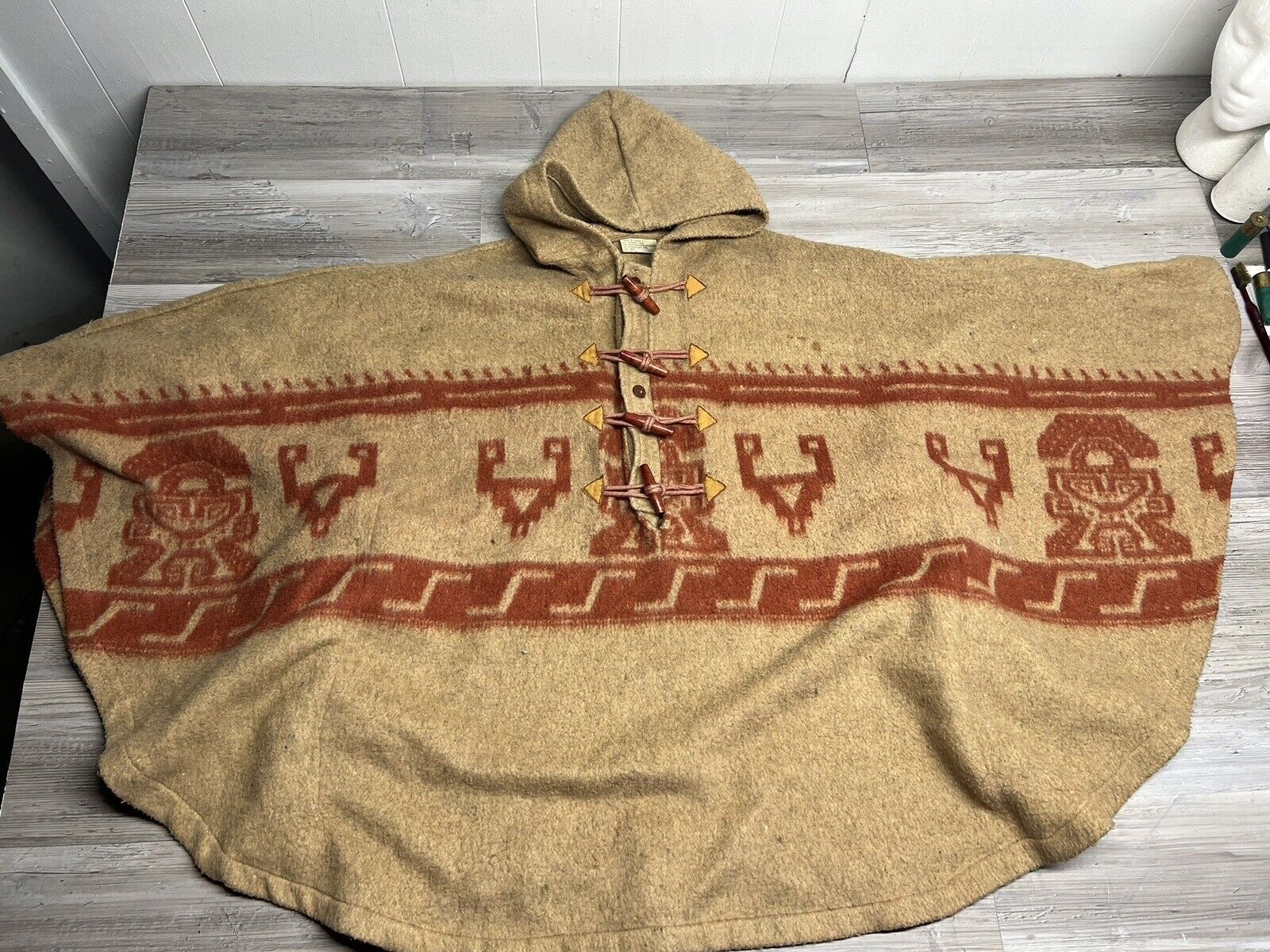 Vintage Aztec Boho Poncho Cape Womens Size M Toggle Buttons Pockets Wool Blend