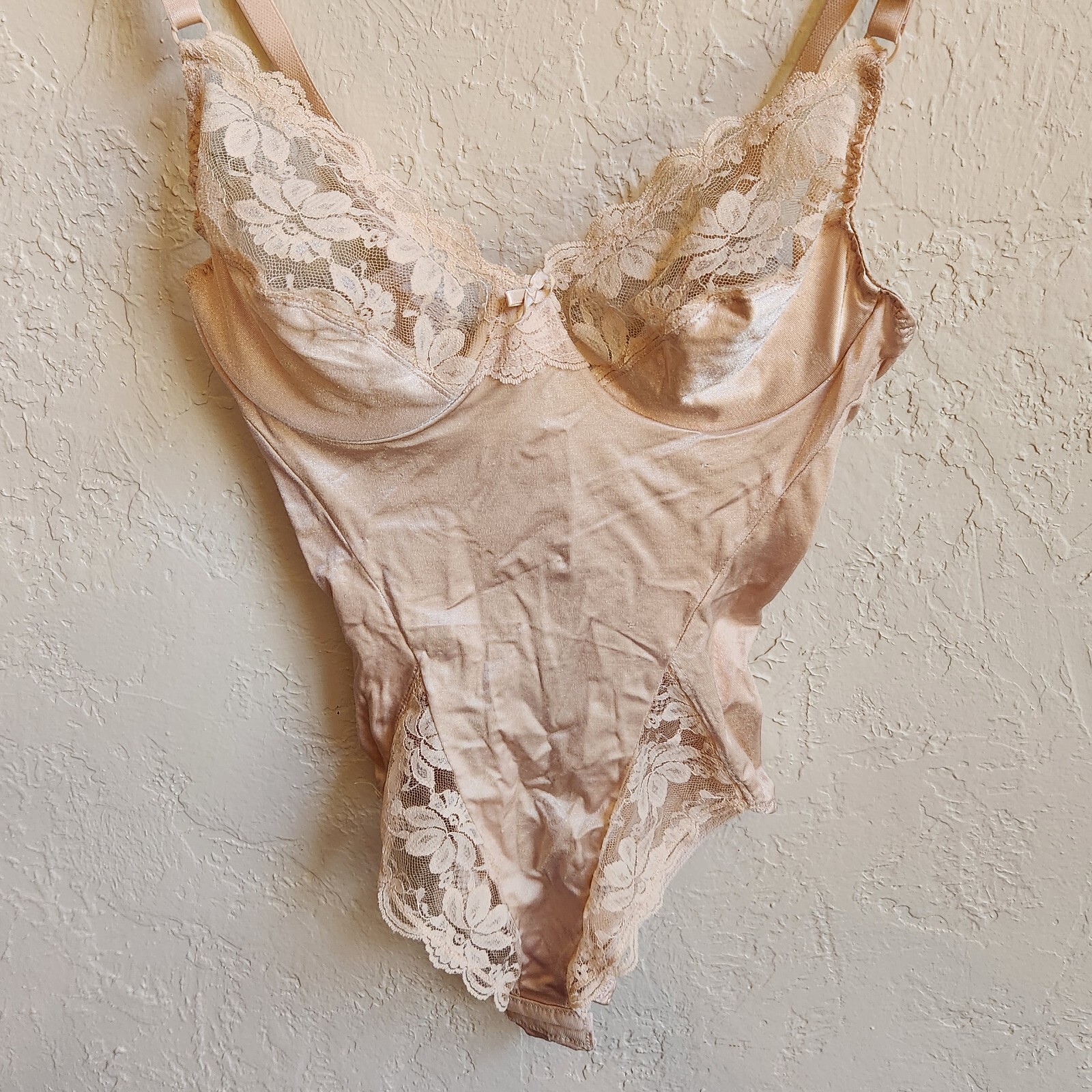 Vtg 80s Shapewear Lingerie Teddy Bodysuit X-Small Size 36 B Beige Satin Lace USA