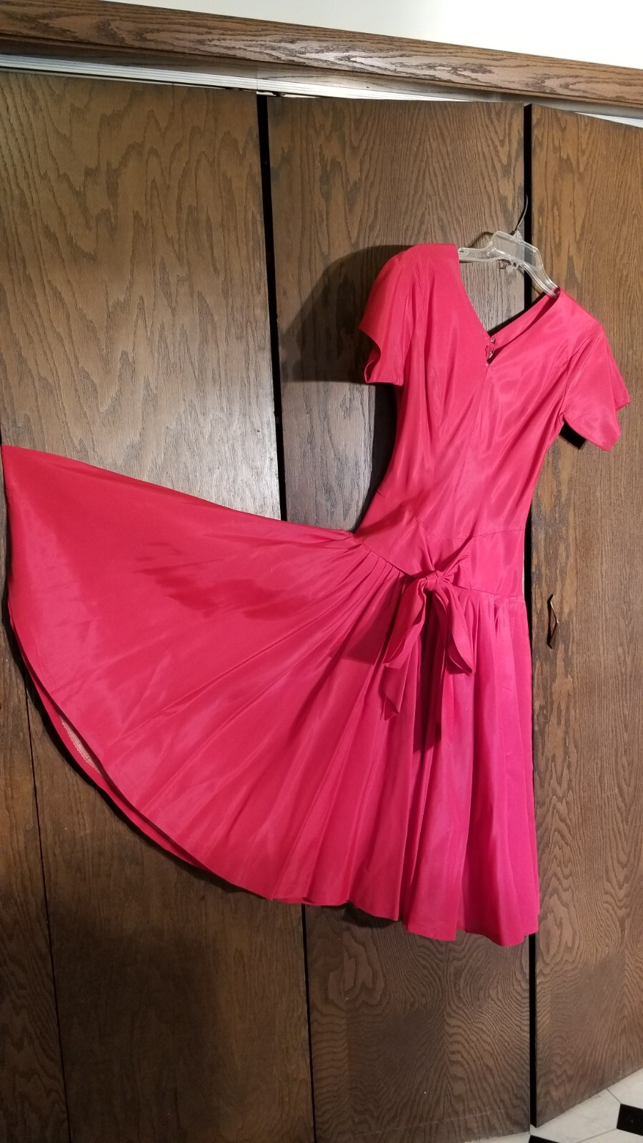 Vintage 1950’s Ed-Mar Shiny Bright Red V-Neck Circle Skirt Party Dress w/Big Bow