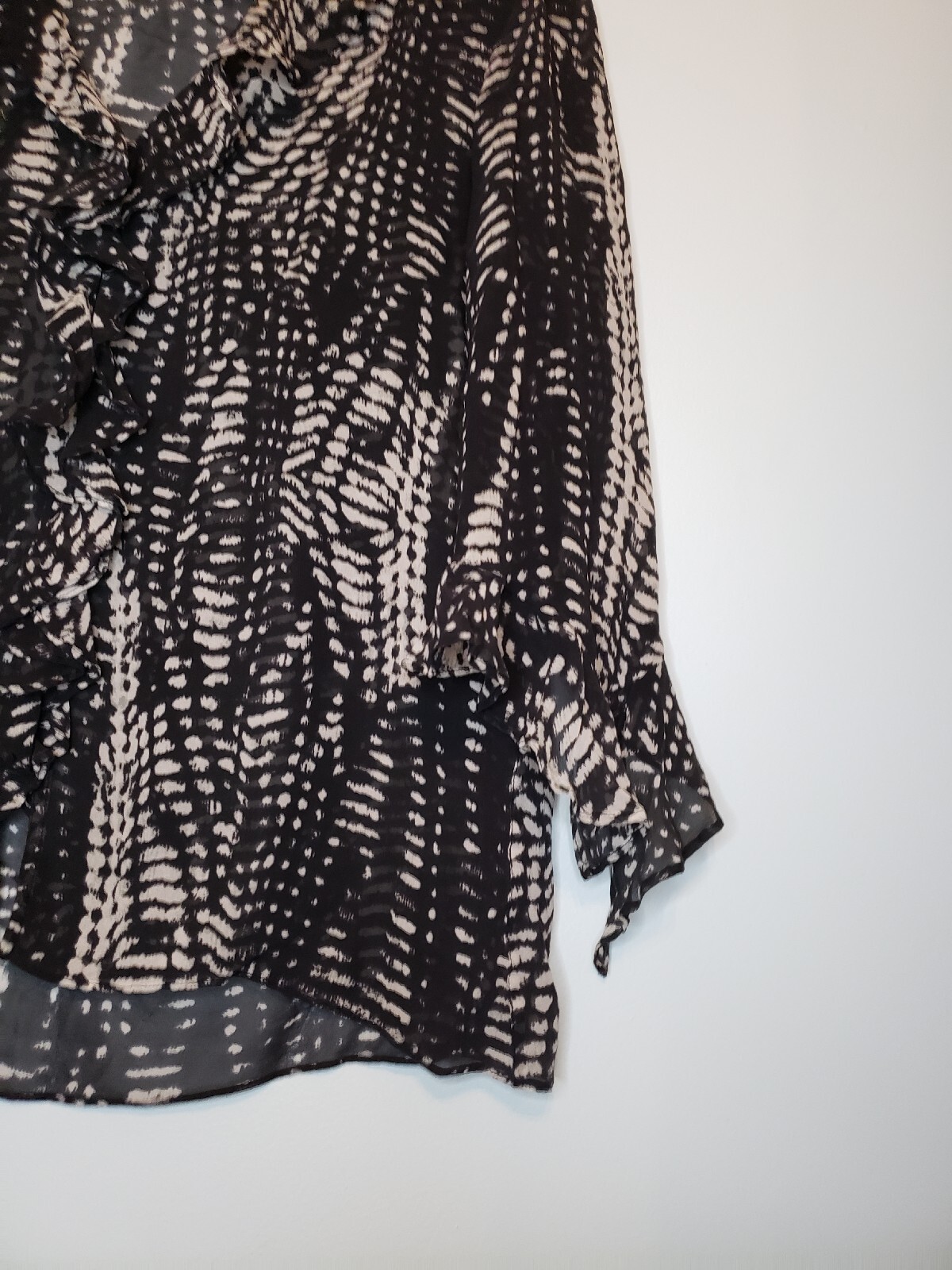 VINTAGE Chico’s Design 1 Women’s 8 Blouse 100% Silk Snakeskin Ruffle Black Sheer