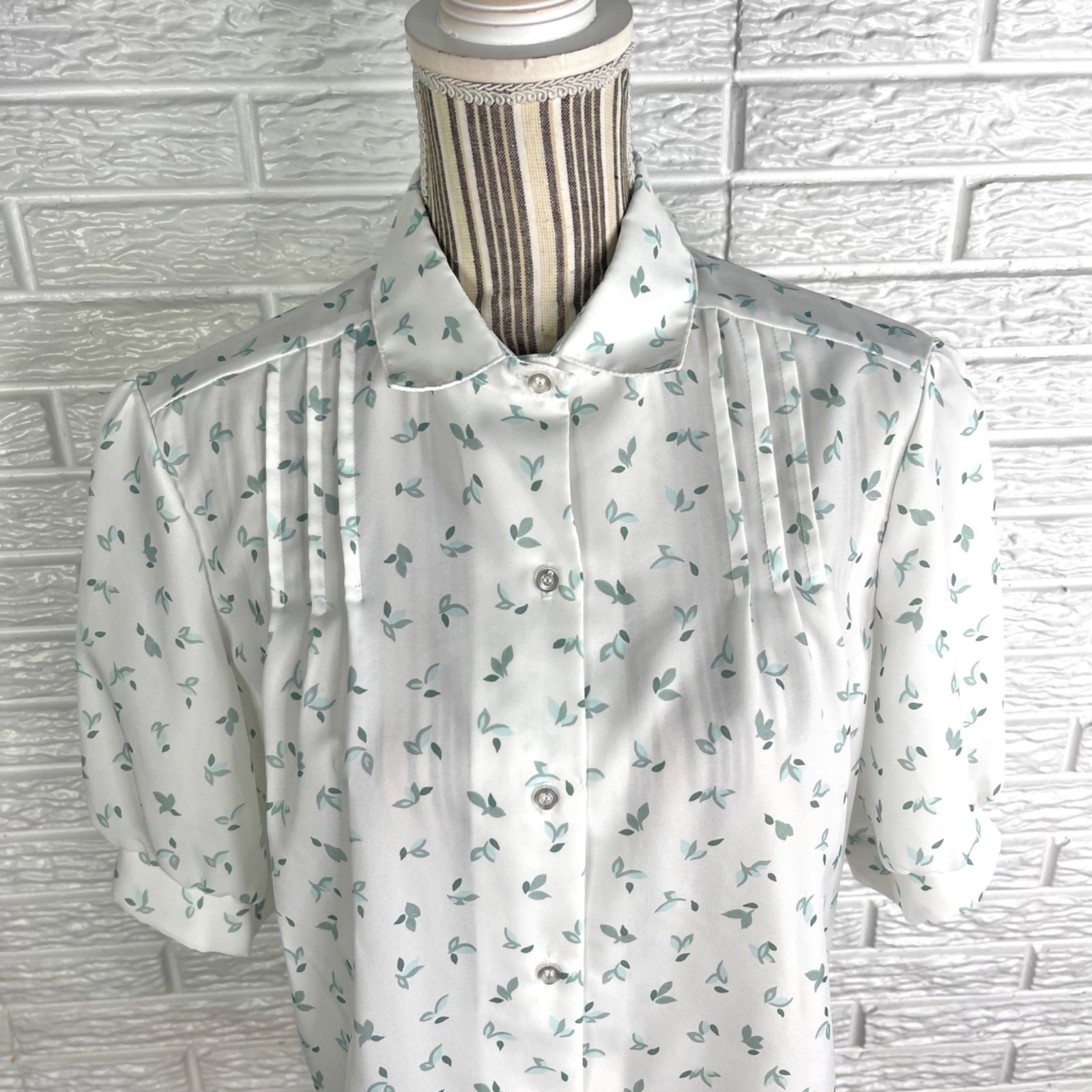 Vintage 70s Cos Cob Ditsy Floral Blouse Shirt Pintuck Detailing Size 15/16