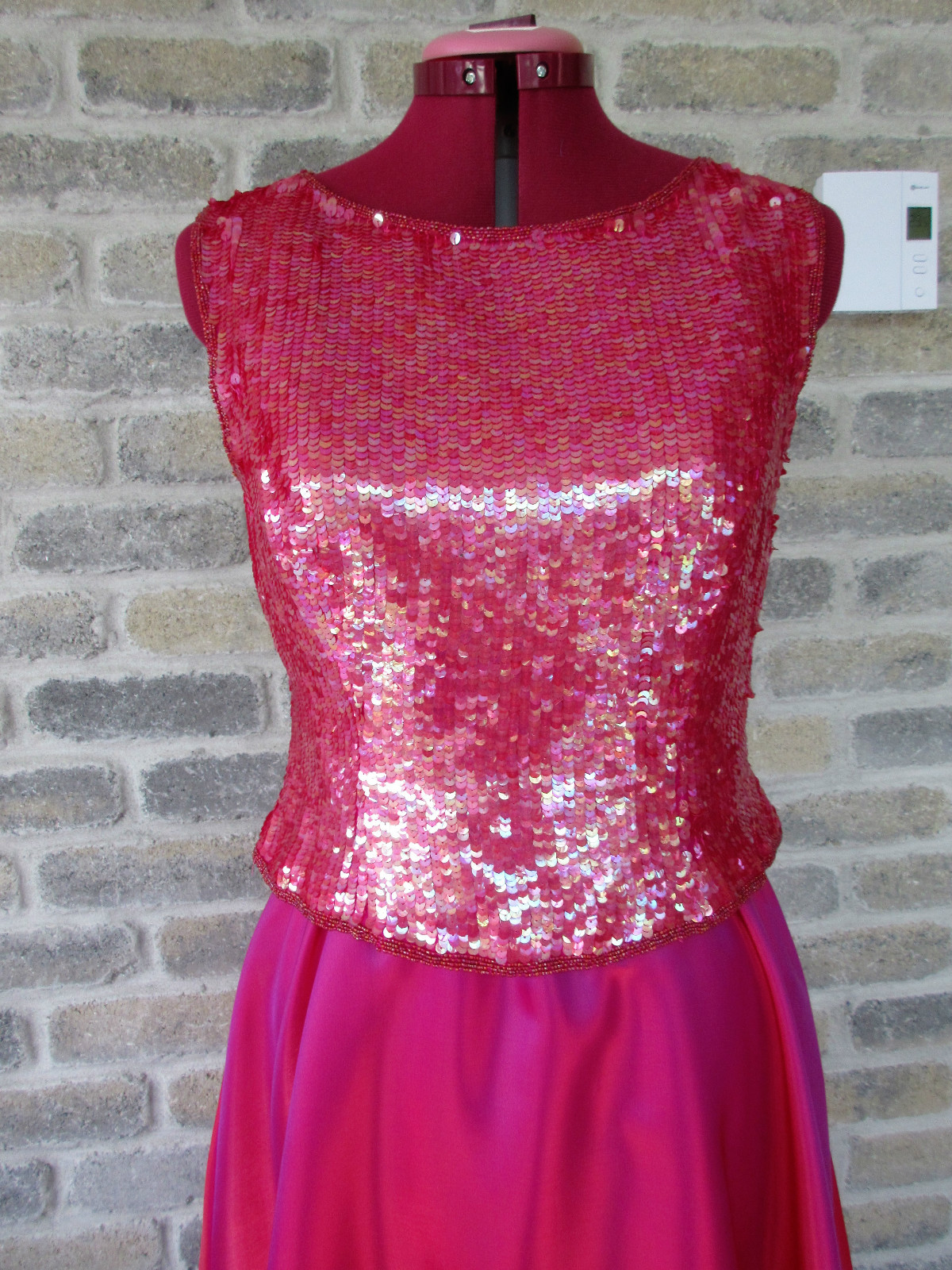 Vtg .90s : ADRIANNA PAPELL Silk Sequined-Beaded TOP Pink- Fuschia Med Fine++