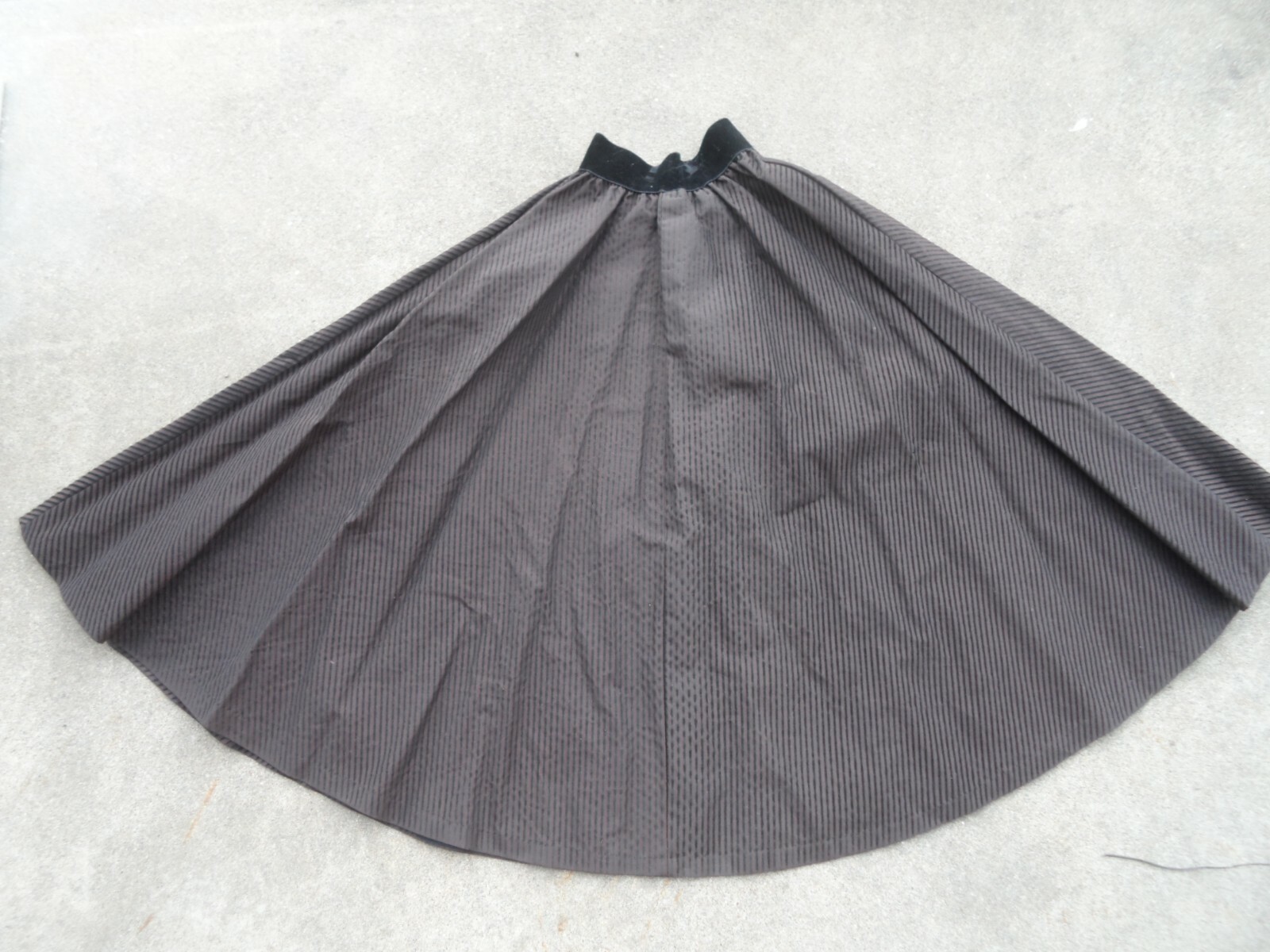 Ilene Ricky Vintage 50’s 40’s full circle skirt black brown XS velvet stripe
