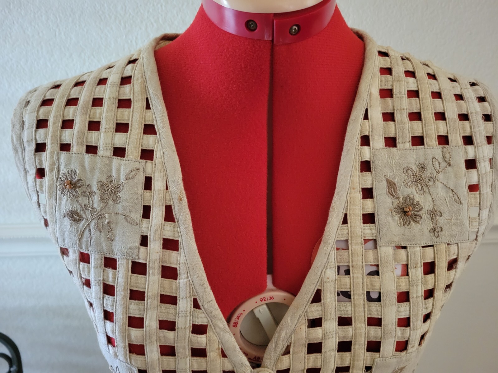 VTG 90s Cascade Tan/Beige Floral Lattice Square Open-Knit Bead Embroider Vest XL