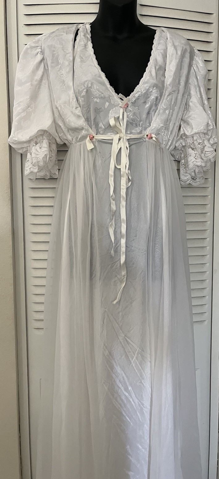 Vintage Lingerie Gown Peignoir Set Night Gown Beautiful Brand tosca GOOD CON