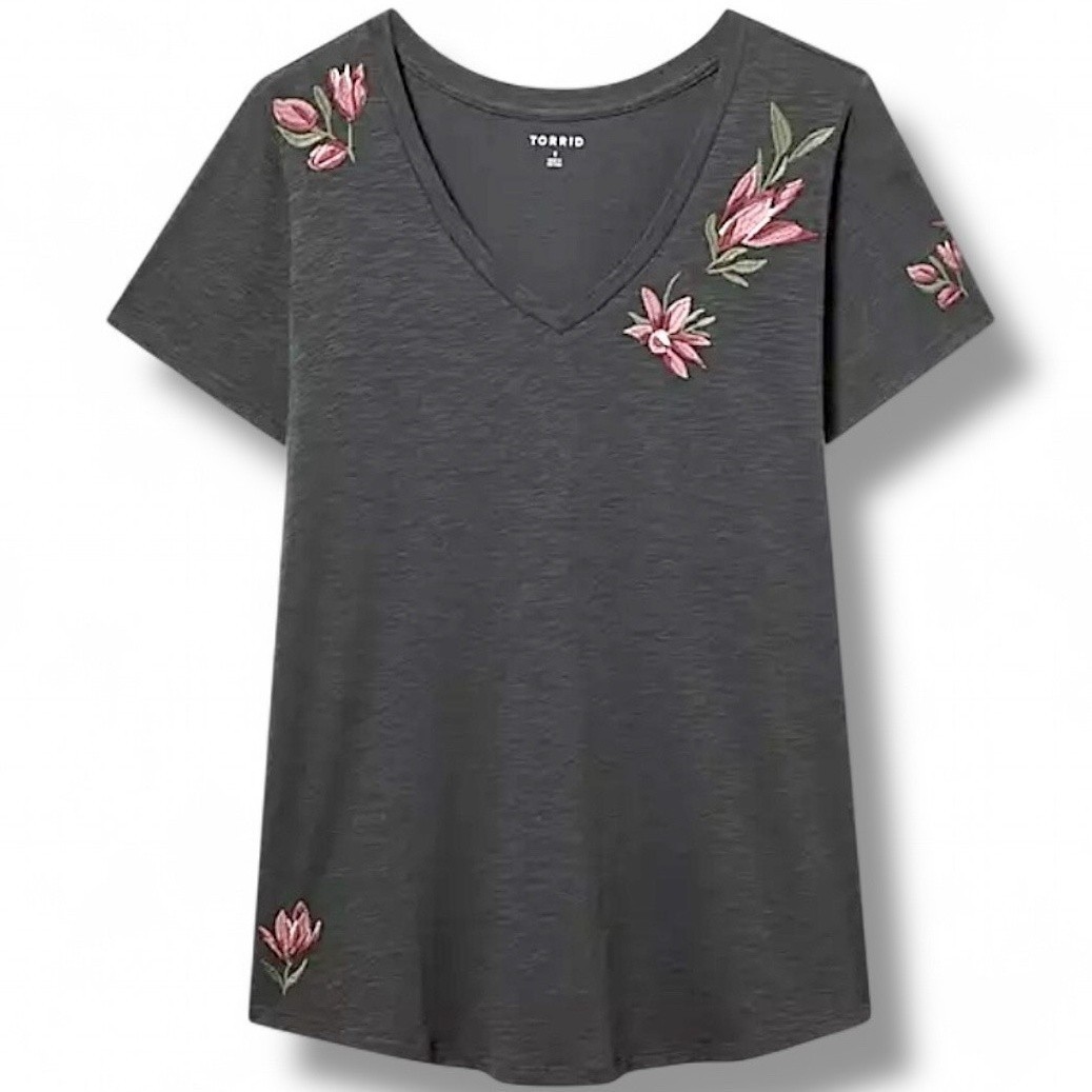 TORRID Flowers Classic Vintage Slub V-Neck Tee NWT Size 5X