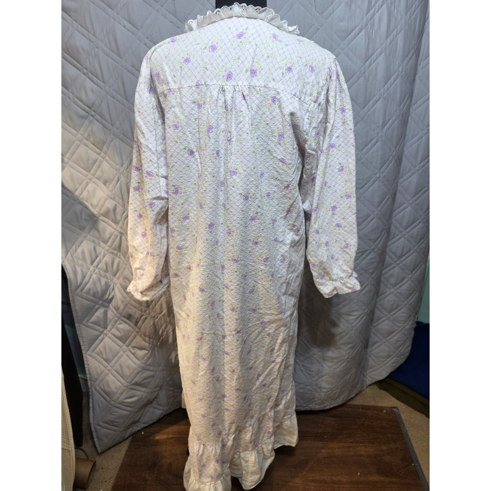 Vintage Floral Nightgown Purple White Lace Trim Ruffle Long Sleeve Maxi READ