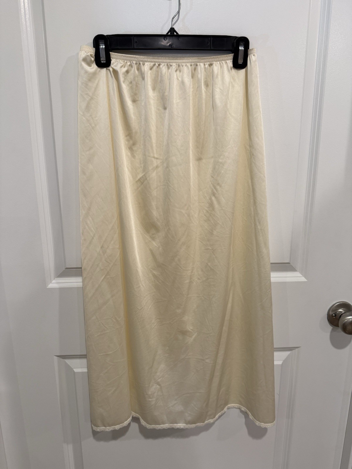 Vanity Fair Half Slip Women’s Sz Large Ivory Midi Silky Nylon Sexy Glam
