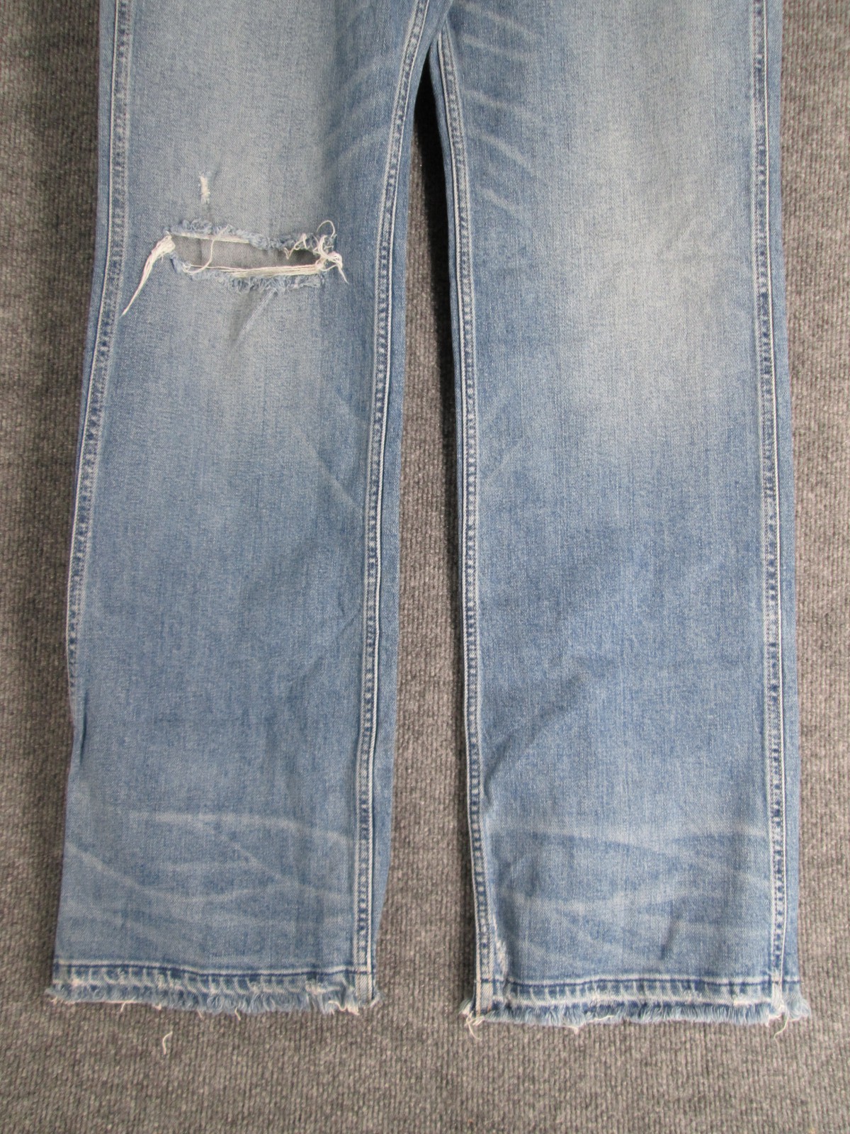 Gap Vintage 1969 Women’s Distressed Light Wash Flare Leg Jeans Size 12/31 Frayed